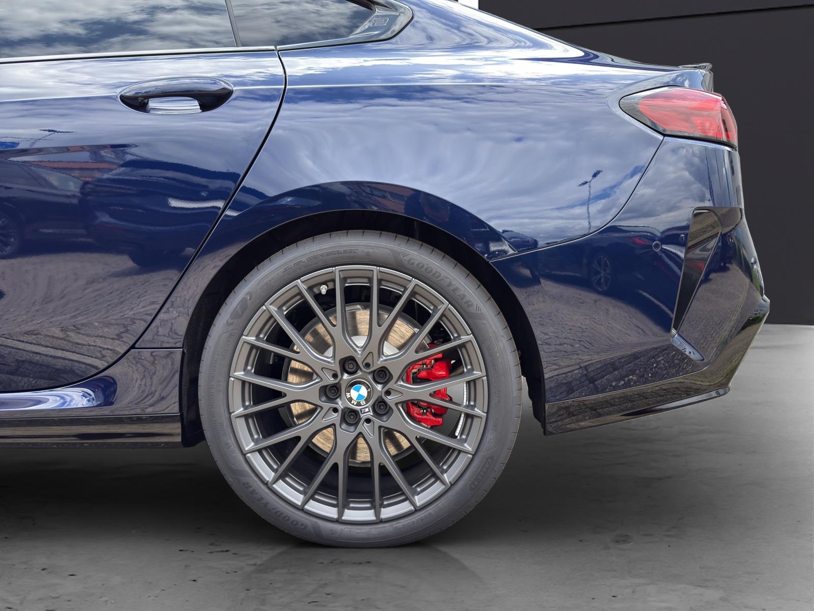 BMW M235i xDrive Gran Coupé-image-9
