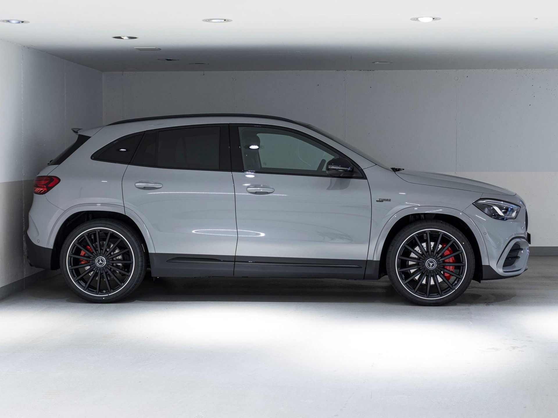 MERCEDES-BENZ GLA 35 AMG 4MATIC-image-2