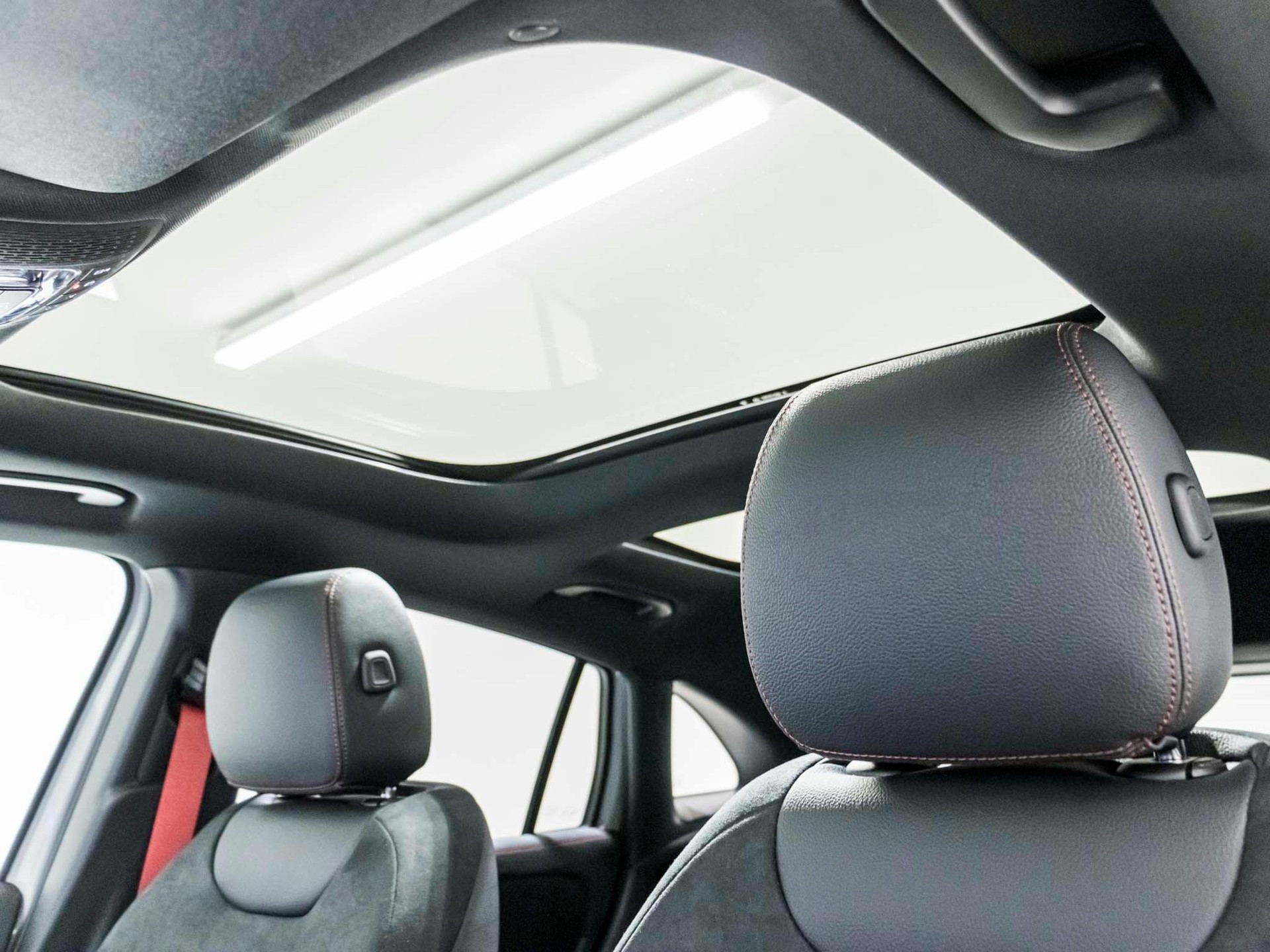 MERCEDES-BENZ GLA 35 AMG 4MATIC-image-9