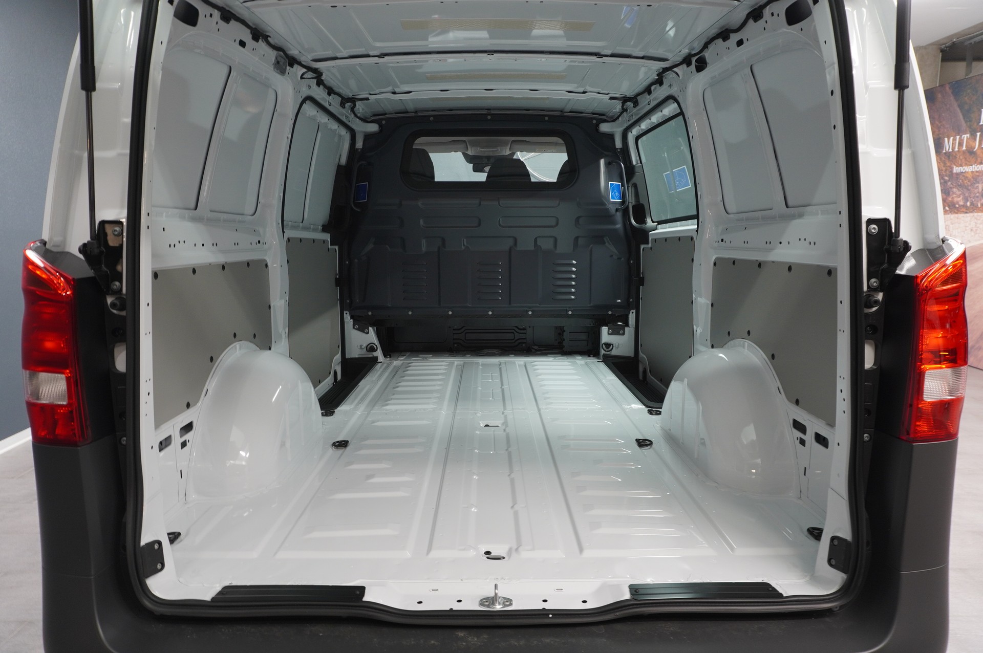 MERCEDES-BENZ Vito 114 CDI KA PRO 3200mm L-image-9