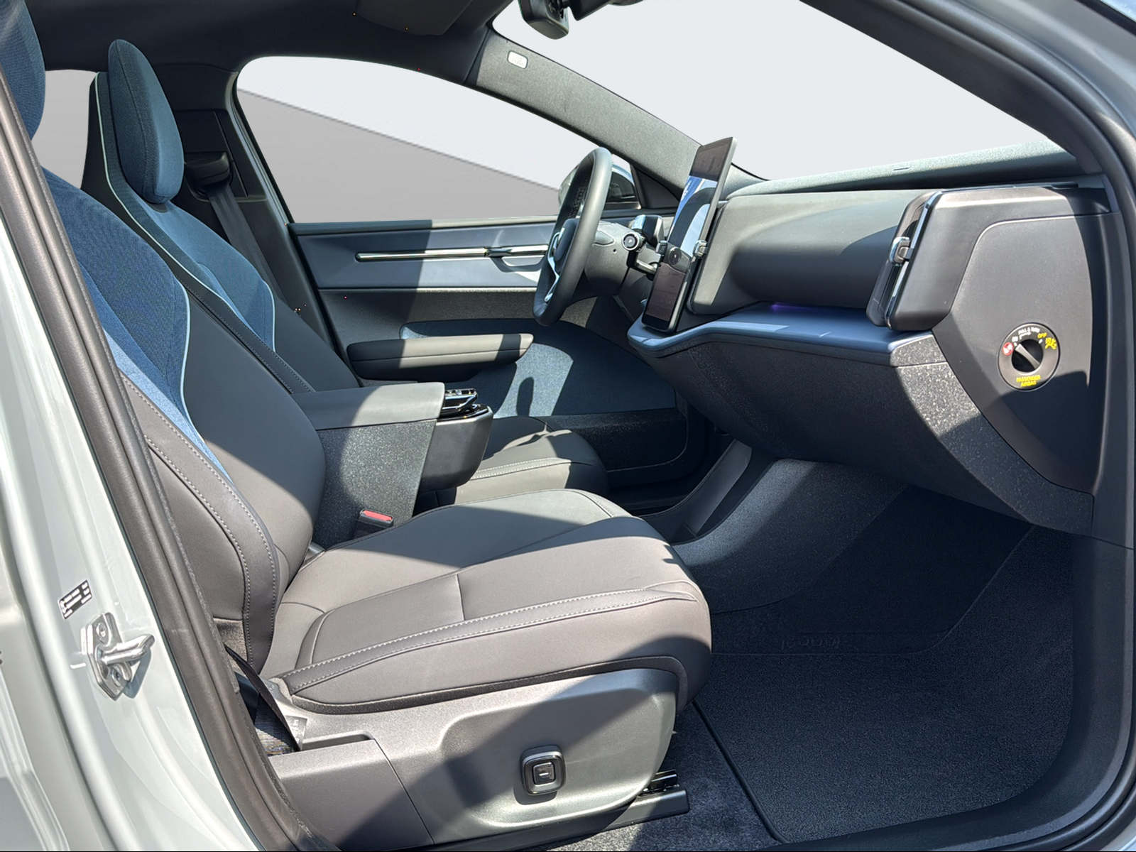 VOLVO EX 30 E60 Twin Ultra Performance AWD-image-14