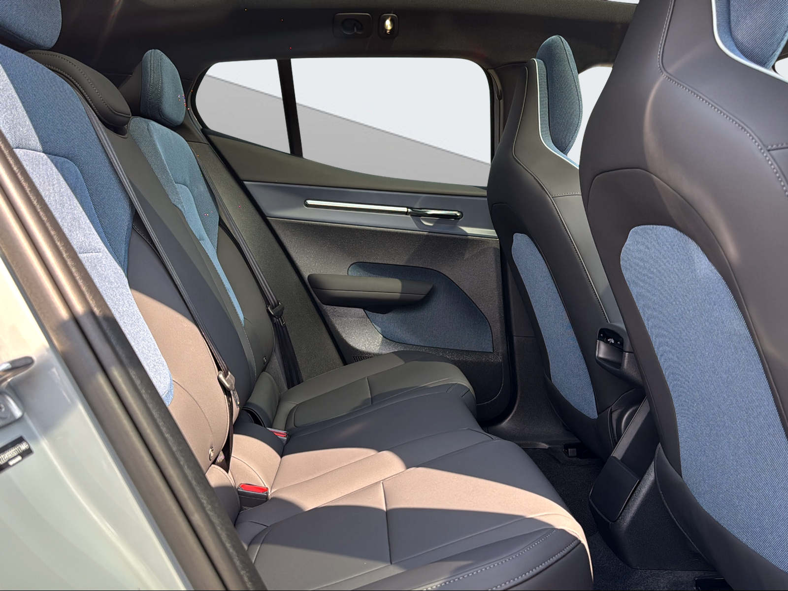 VOLVO EX 30 E60 Twin Ultra Performance AWD-image-10