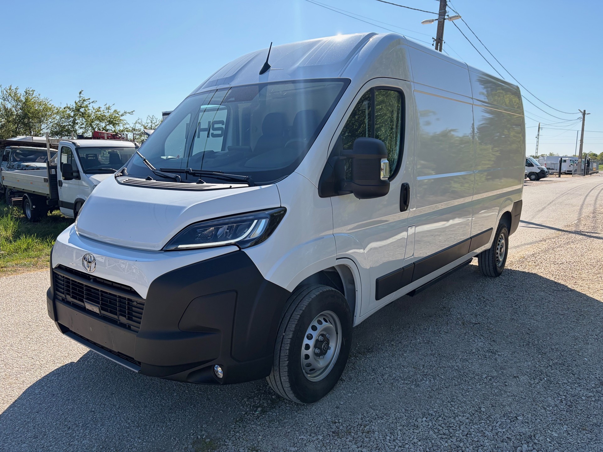 TOYOTA L3H2 mit 270 Ps und 110kw und 150kw Schnell-Ladegerät Vollausstattung und auflastbar auf 4.25 To. Top Angebot !!!-image-1