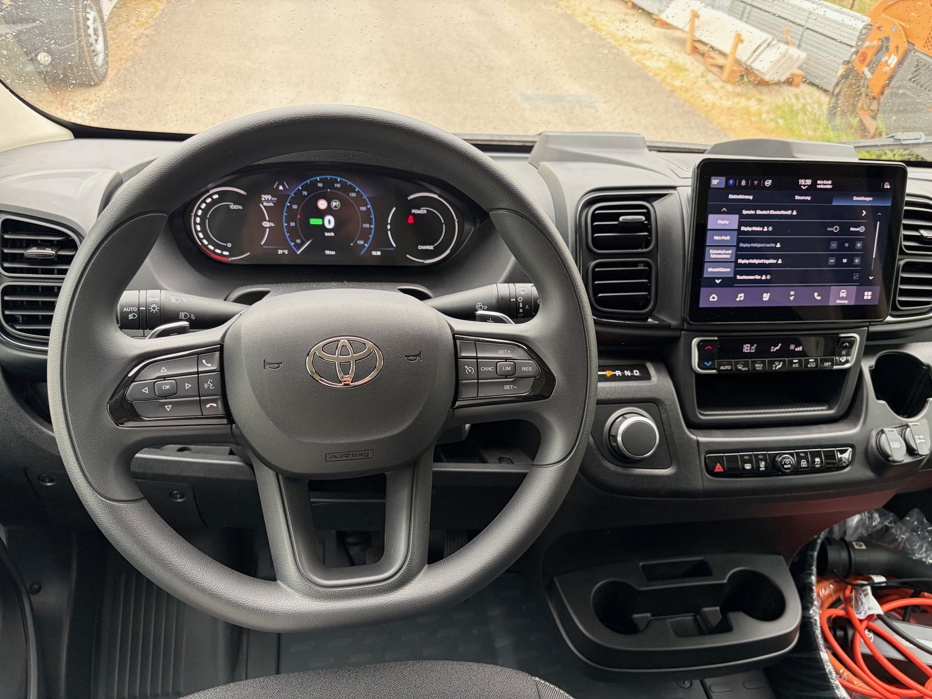 TOYOTA L3H2 mit 270 Ps und 110kw und 150kw Schnell-Ladegerät Vollausstattung und auflastbar auf 4.25 To. Top Angebot !!!-image-14