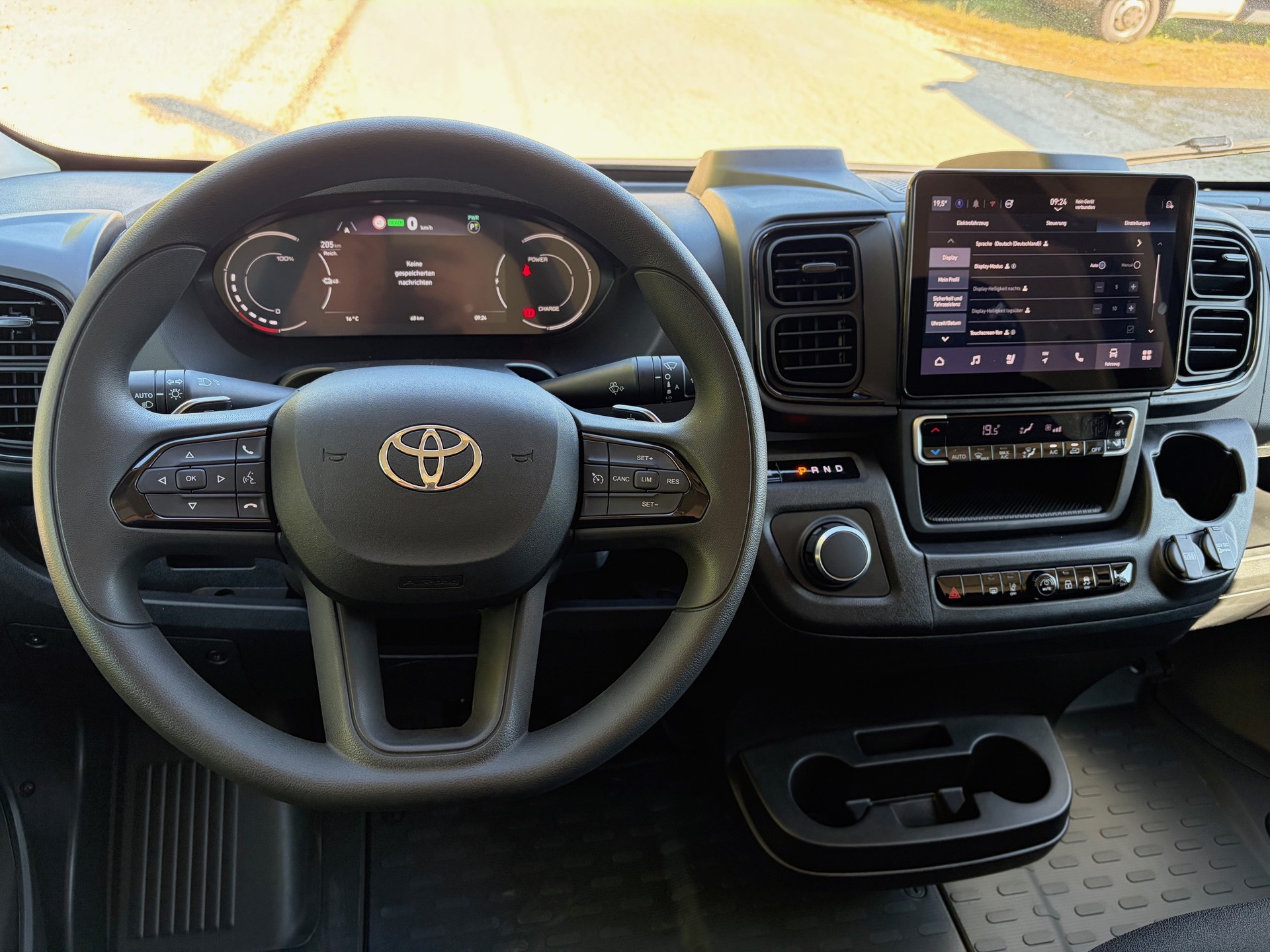 TOYOTA L3H2 mit 270 Ps und 110kw und 150kw Schnell-Ladegerät Vollausstattung und auflastbar auf 4.25 To. Top Angebot !!!-image-7