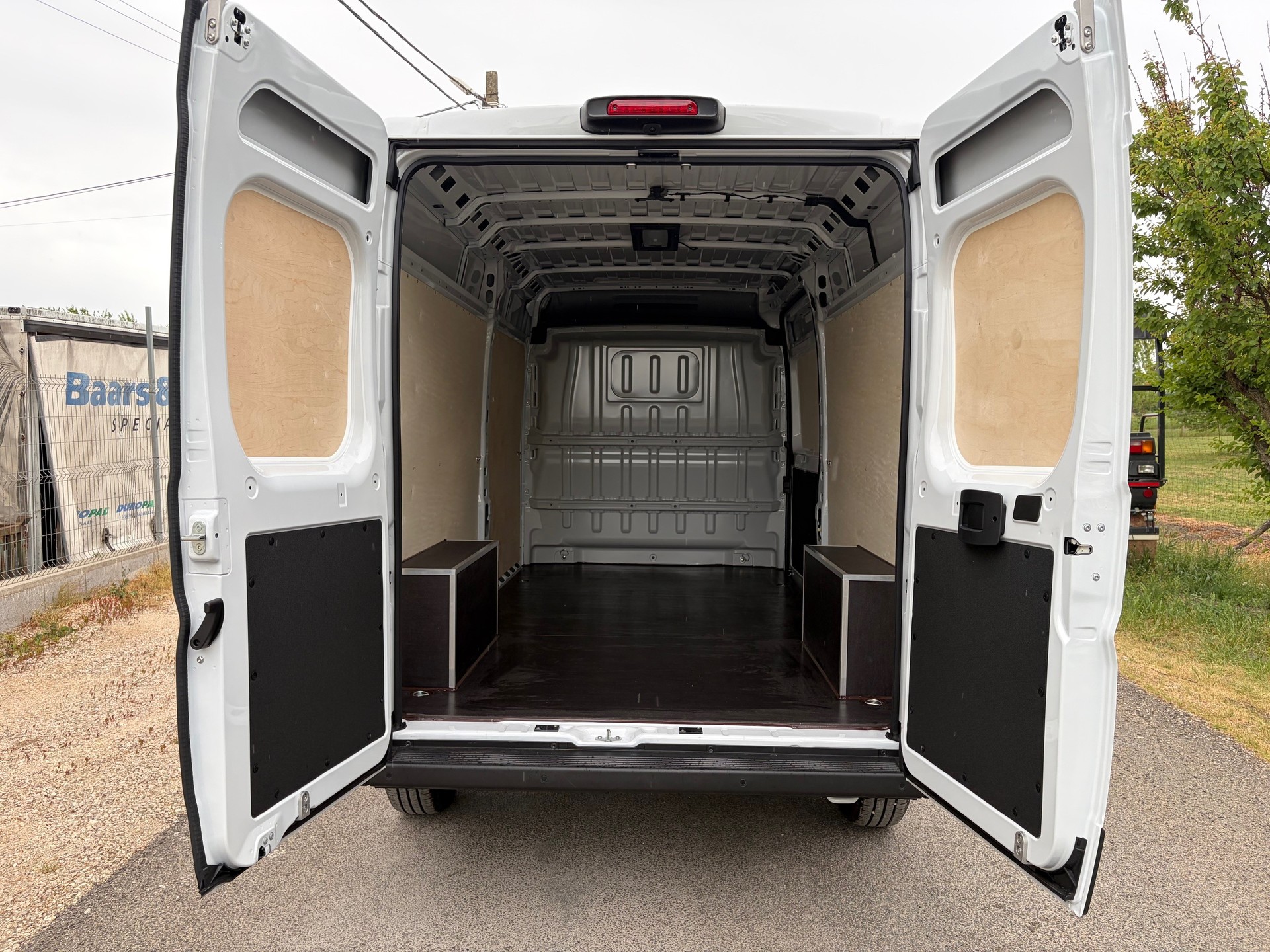 TOYOTA L3H2 mit 270 Ps und 110kw und 150kw Schnell-Ladegerät Vollausstattung und auflastbar auf 4.25 To. Top Angebot !!!-image-8