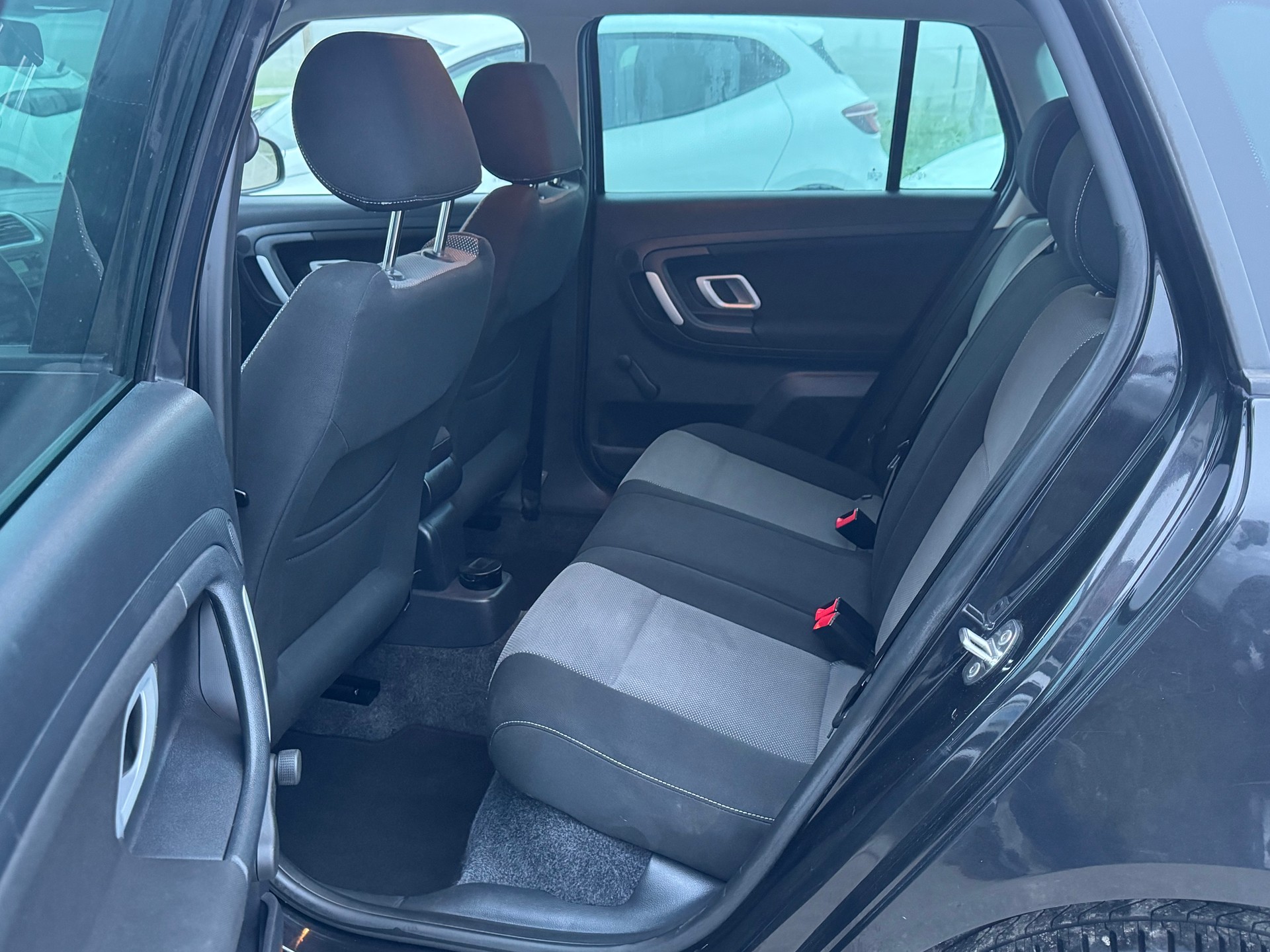 SKODA Fabia 1.6 Ambiente Tiptronic-image-9