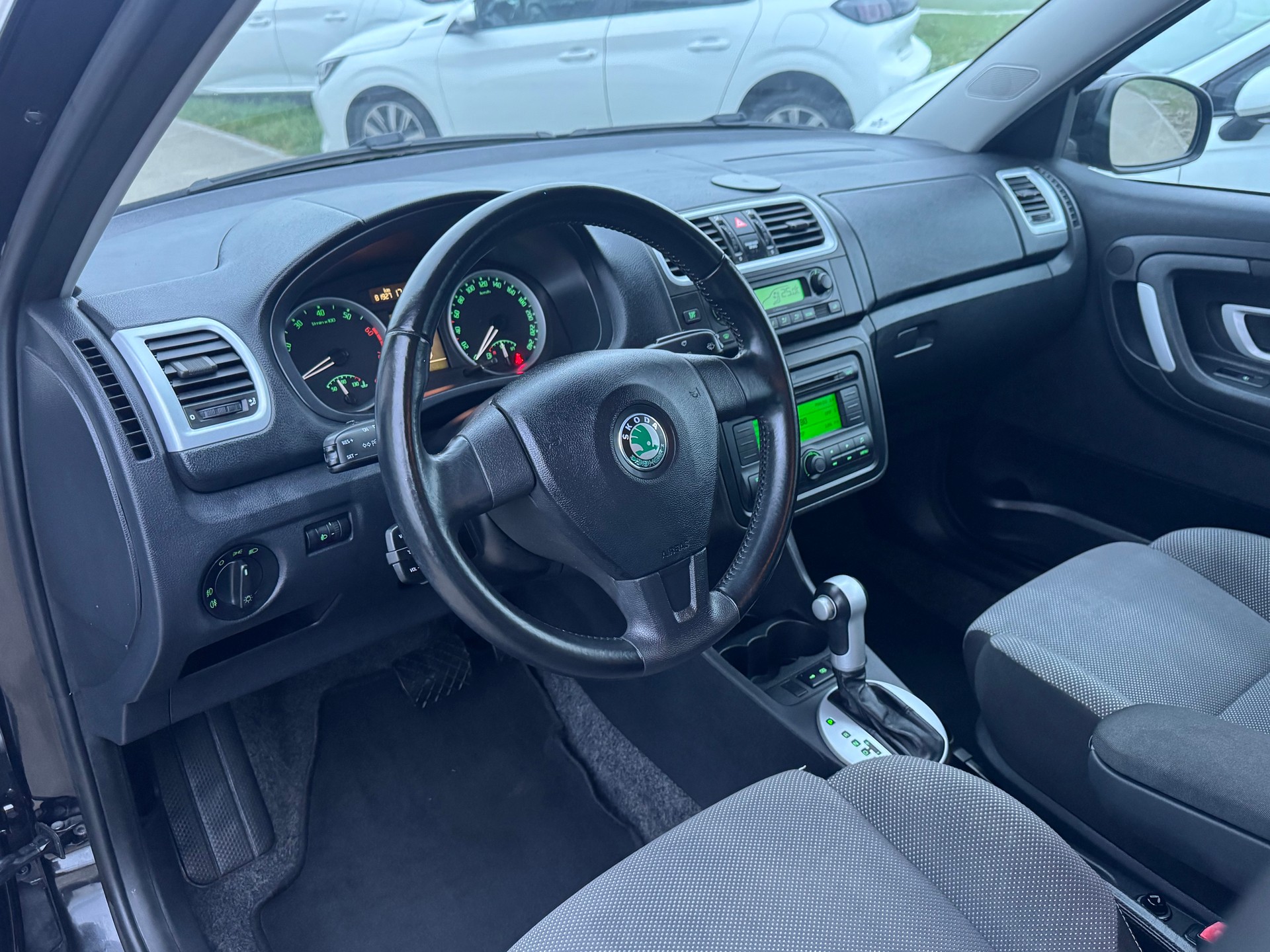SKODA Fabia 1.6 Ambiente Tiptronic-image-5