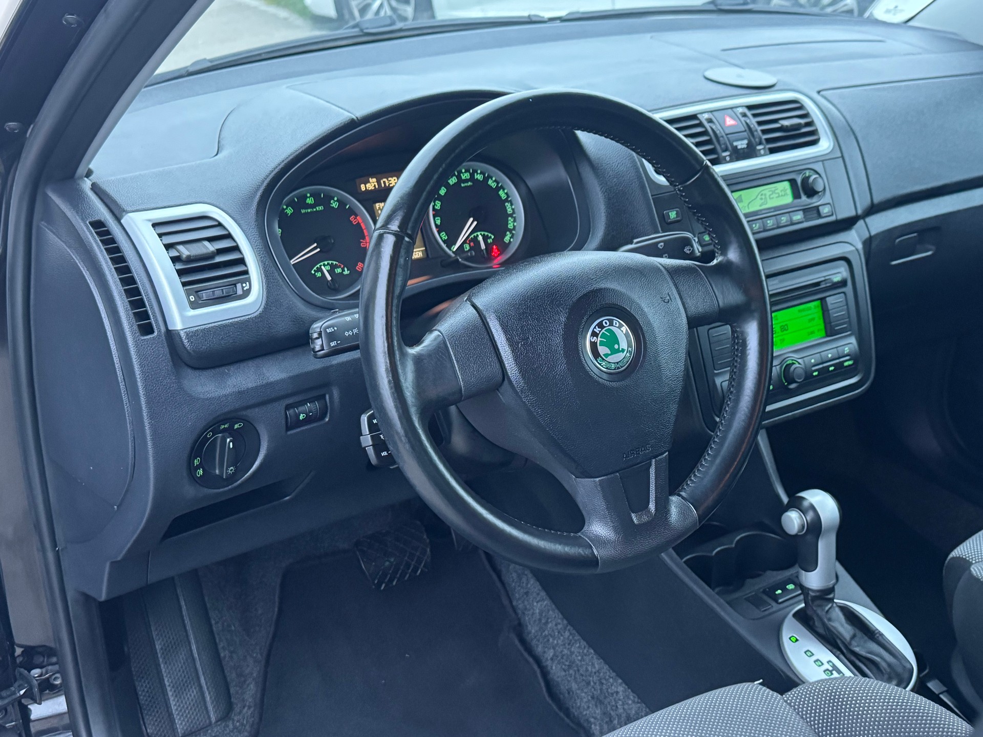 SKODA Fabia 1.6 Ambiente Tiptronic-image-6