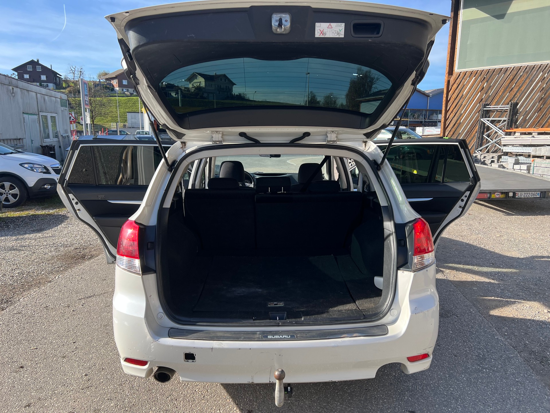 SUBARU Legacy 2.0i Swiss Special AWD Lineartronic-image-11