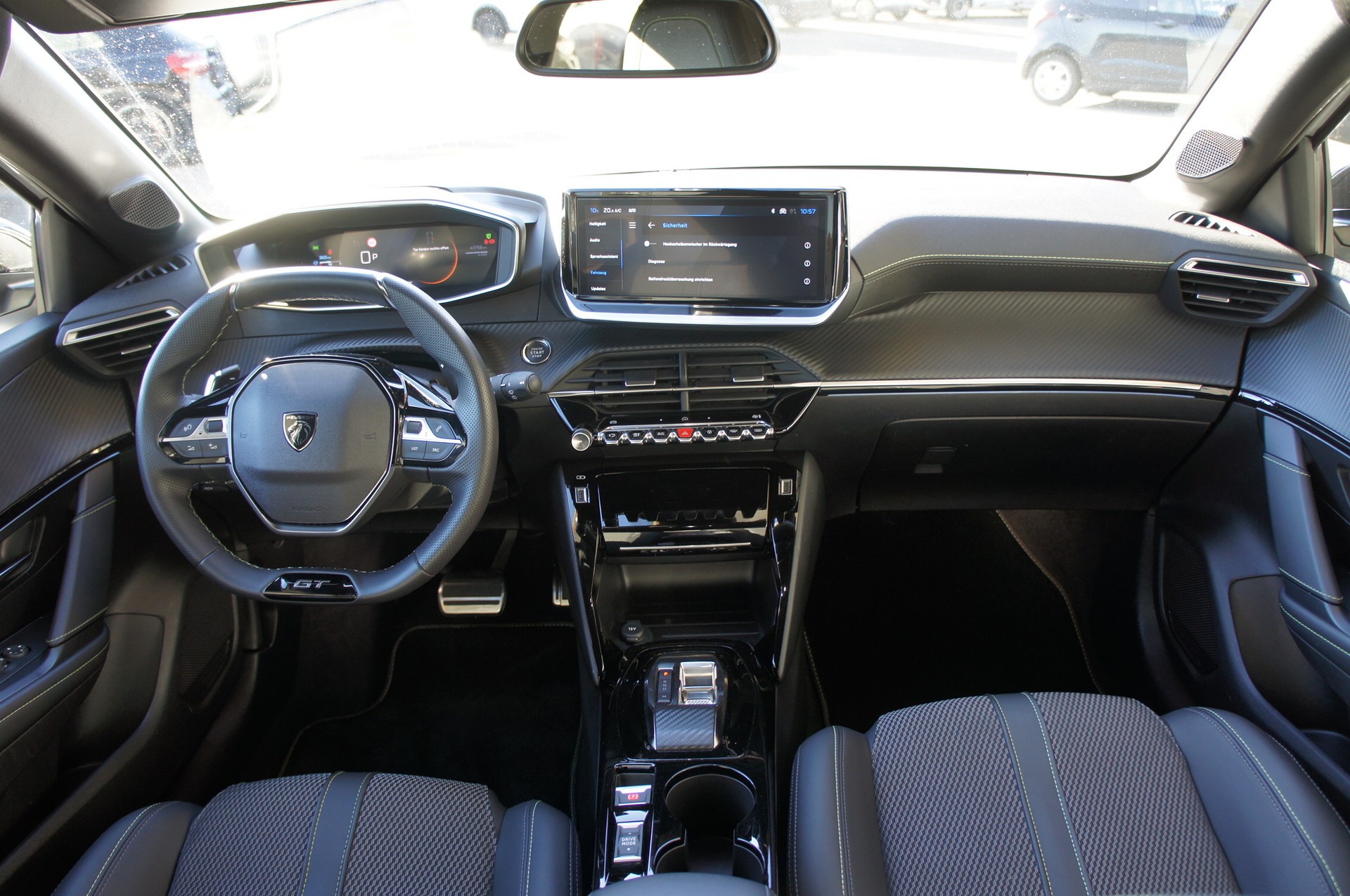 PEUGEOT 208 1.2 MHEV 145 GT-image-9