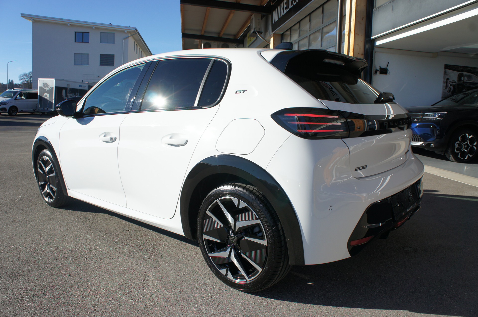 PEUGEOT 208 1.2 MHEV 145 GT-showroom-element-2