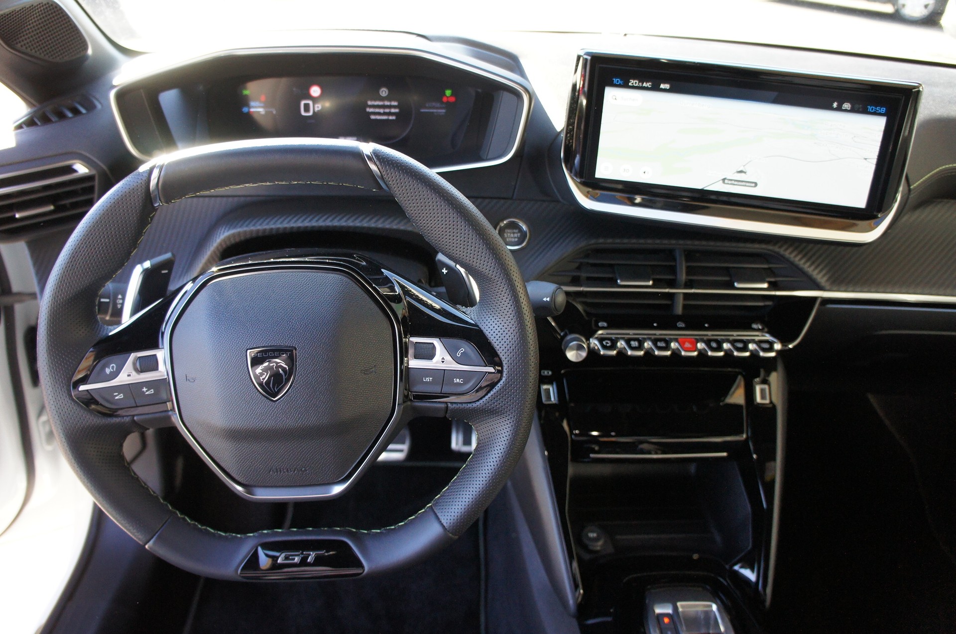 PEUGEOT 208 1.2 MHEV 145 GT-image-18