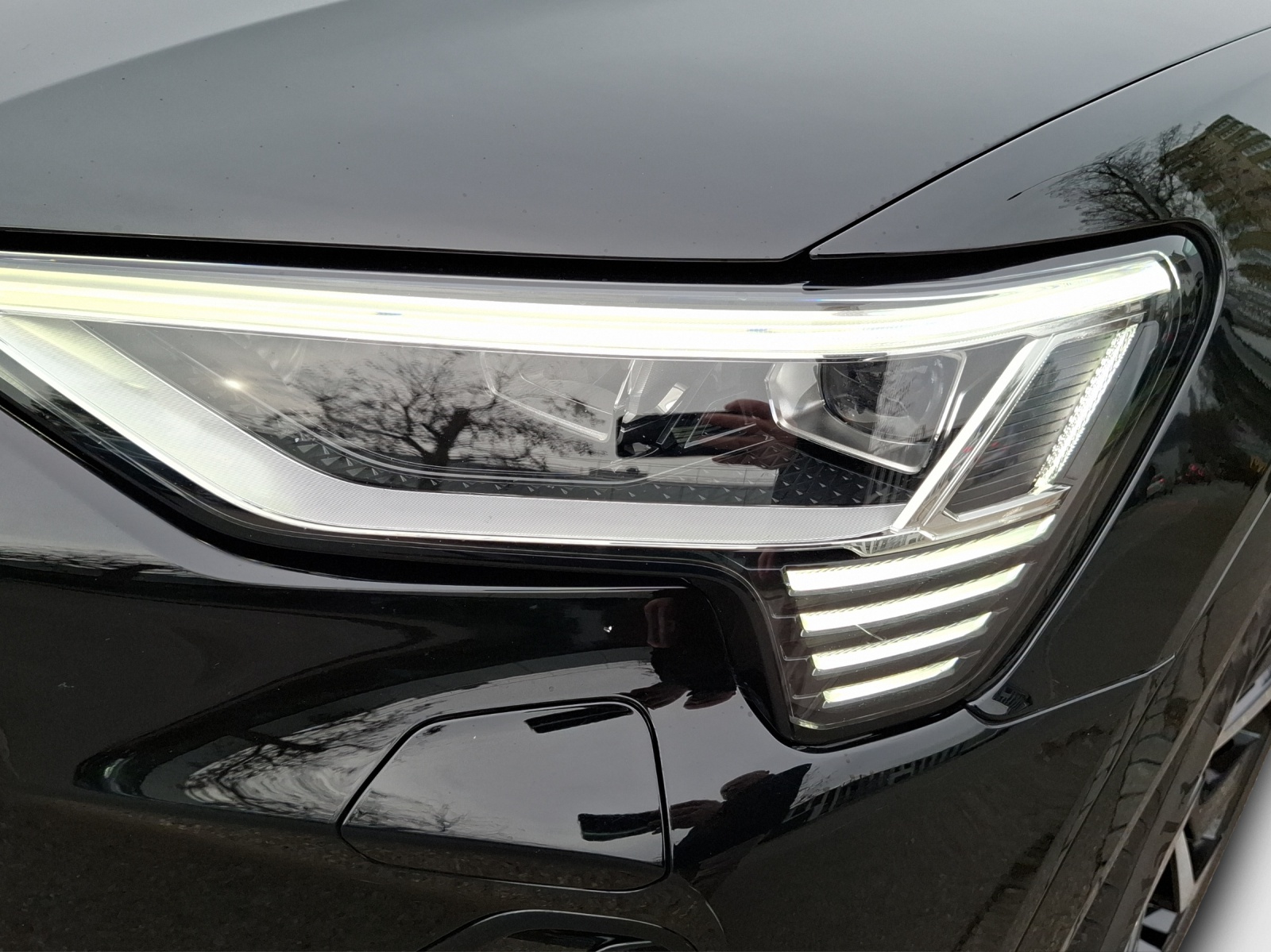 AUDI e-tron 55 S Line Black Edition quattro-image-16