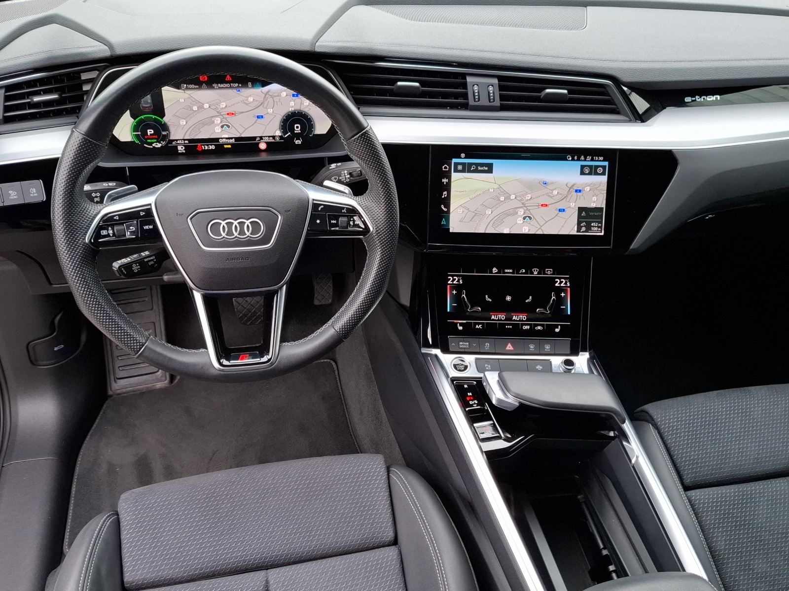 AUDI e-tron 55 S Line Black Edition quattro-image-9