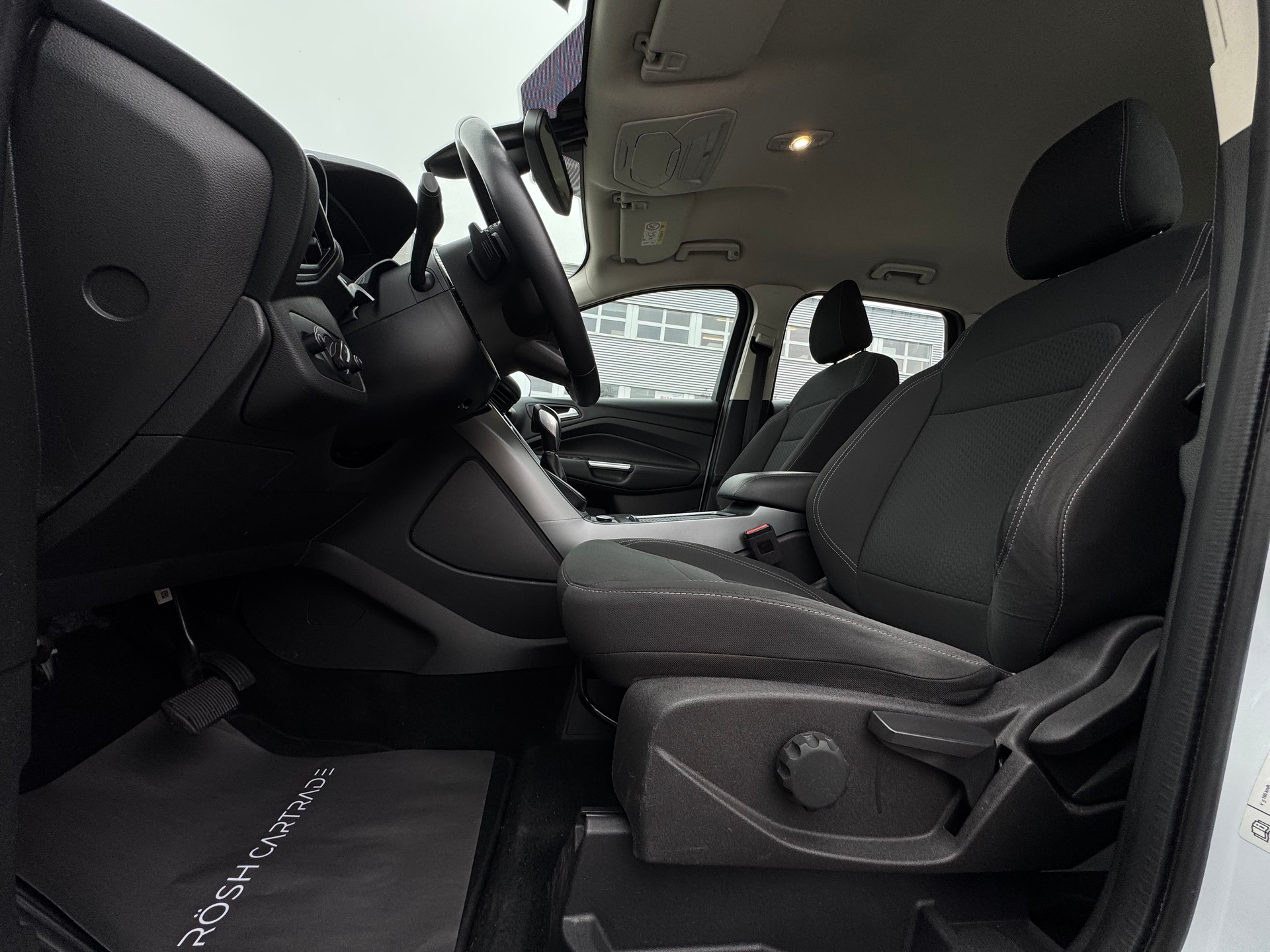 FORD Kuga 2.0 TDCi Trend 4WD PowerShift-image-11