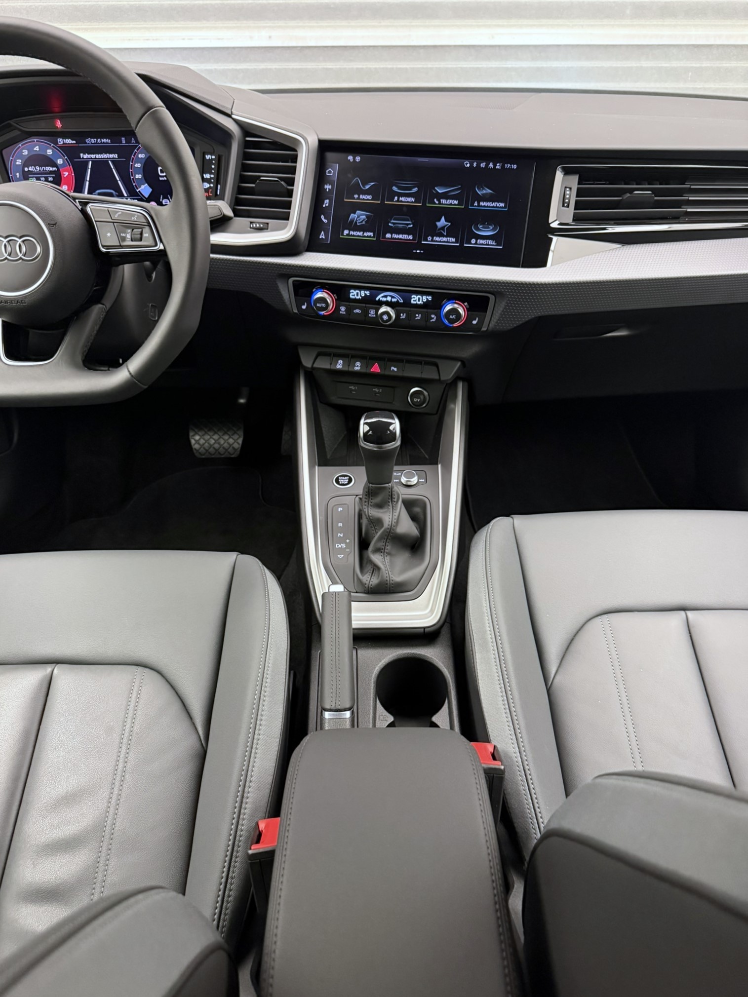 AUDI A1 allstreet 30 TFSI S-tronic-image-9