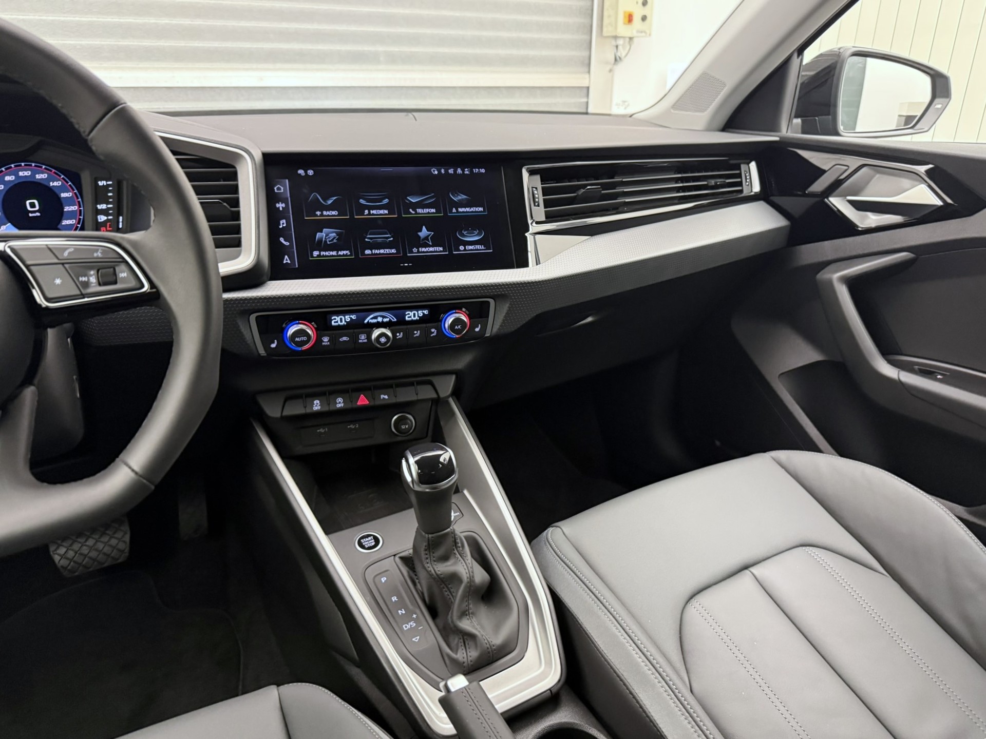 AUDI A1 allstreet 30 TFSI S-tronic-image-16
