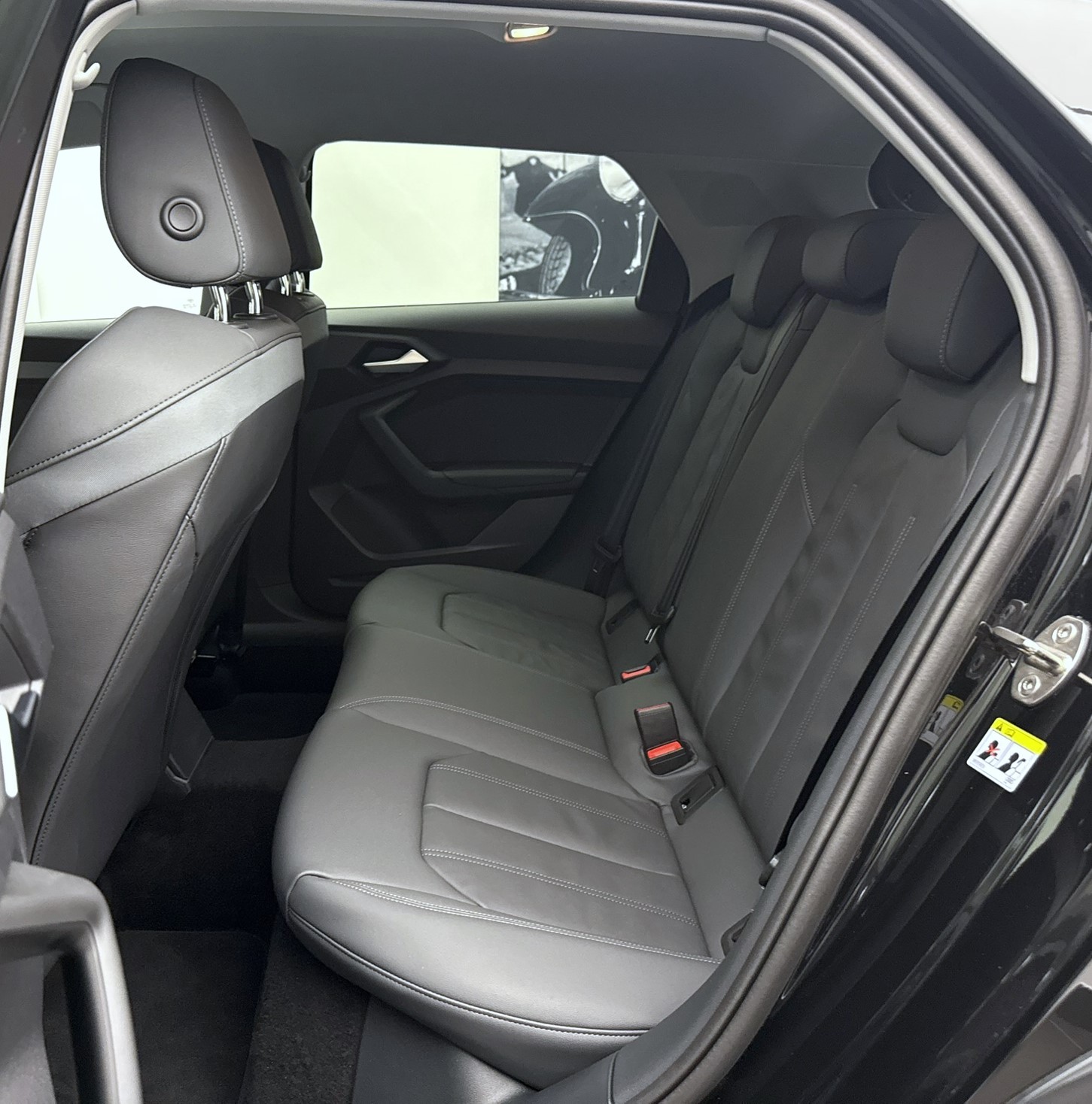 AUDI A1 allstreet 30 TFSI S-tronic-image-18