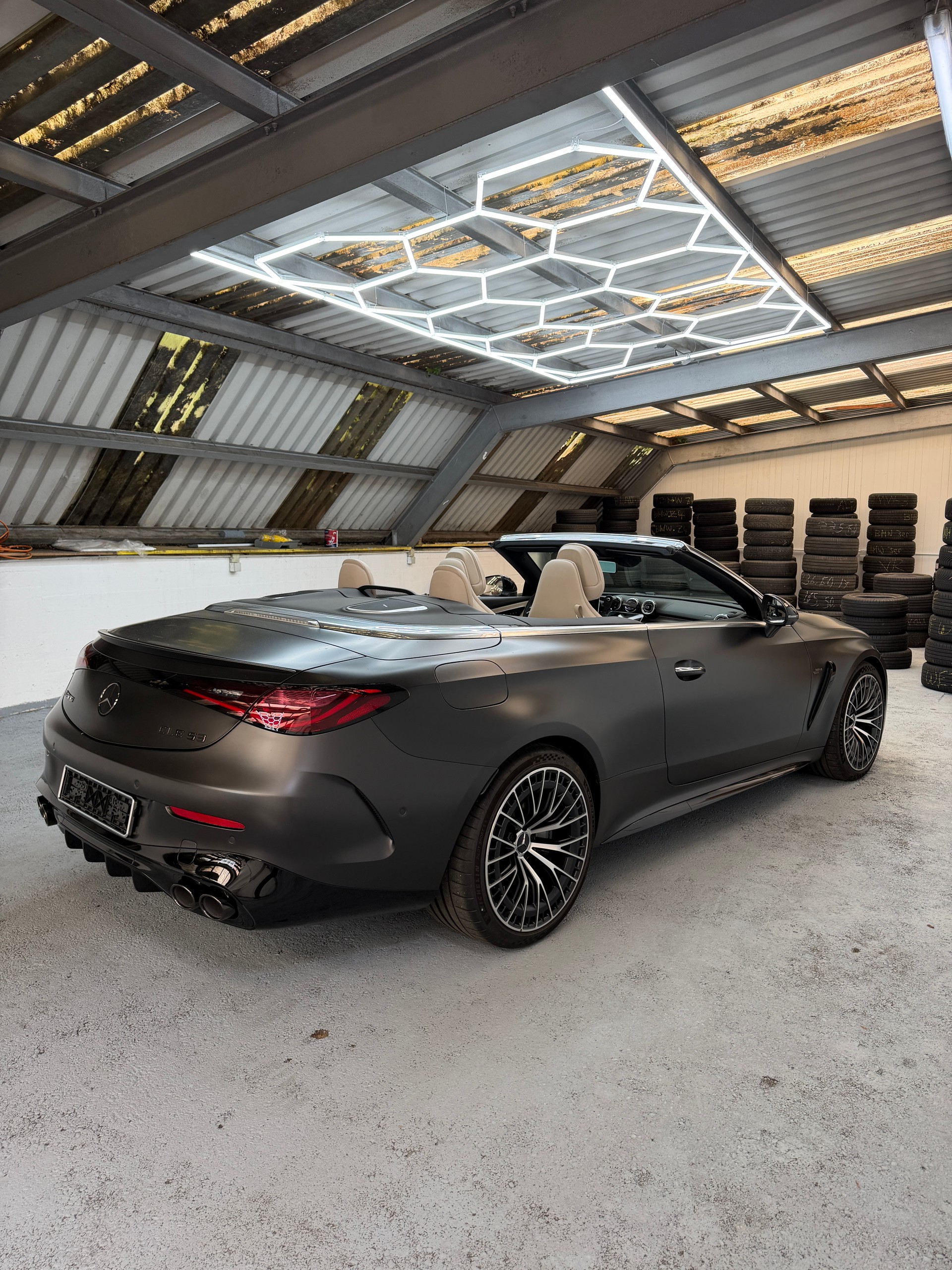 MERCEDES-BENZ CLE AMG 53 Cabrio 4Matic+ 9G-Tronic-image-5