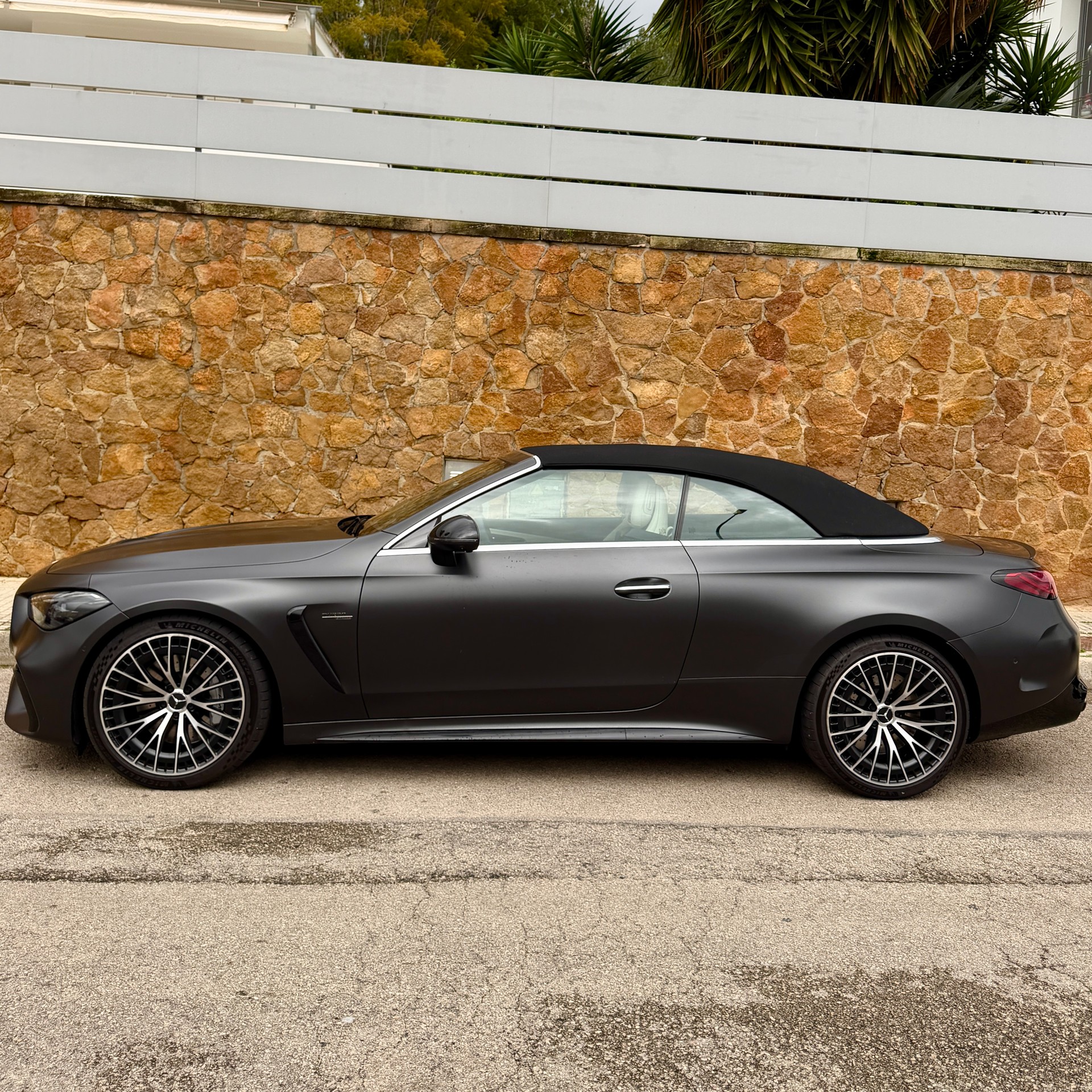 MERCEDES-BENZ CLE AMG 53 Cabrio 4Matic+ 9G-Tronic-image-3