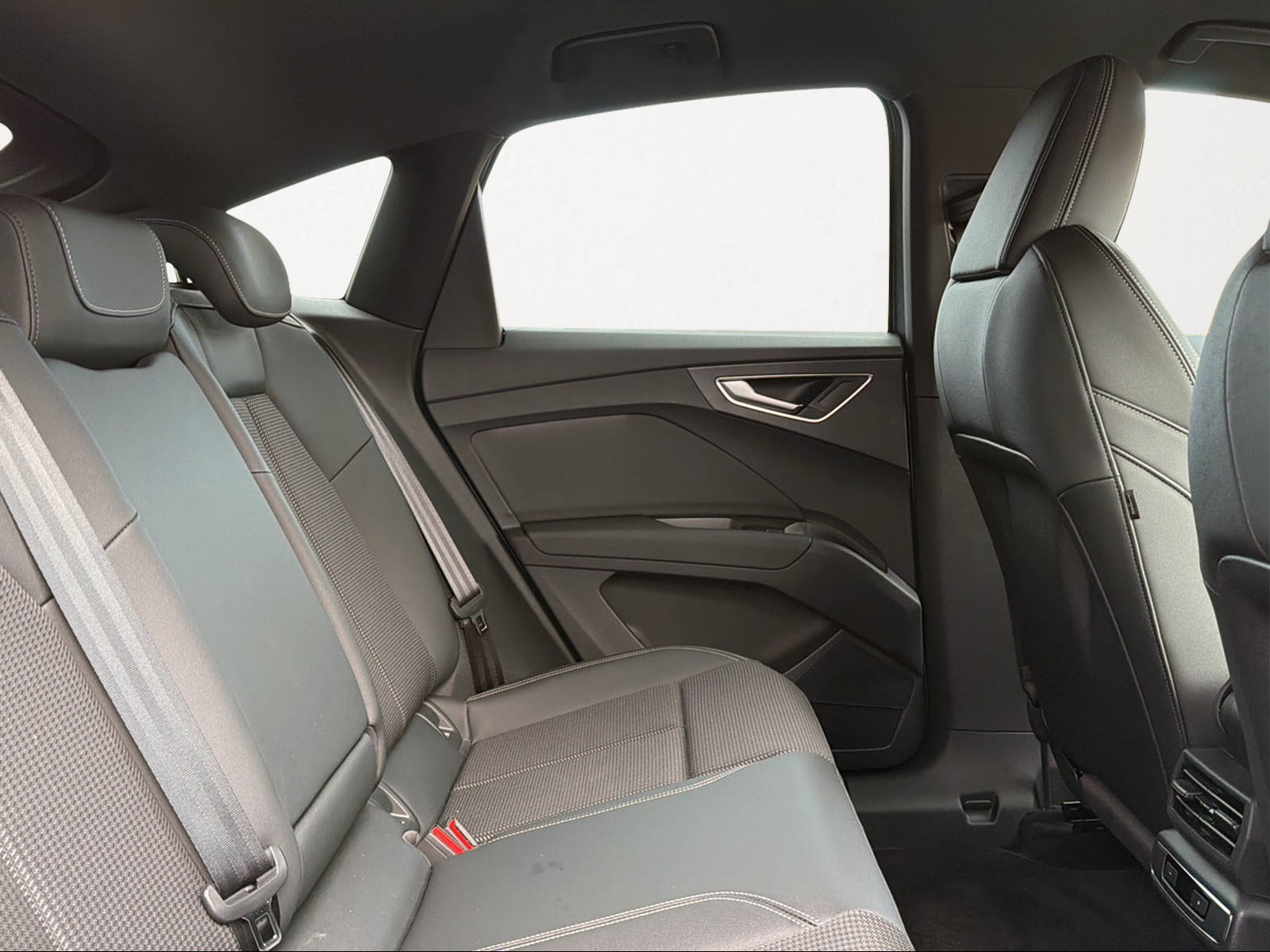 AUDI Q4 Sportback e-tron 50 quattro-image-4