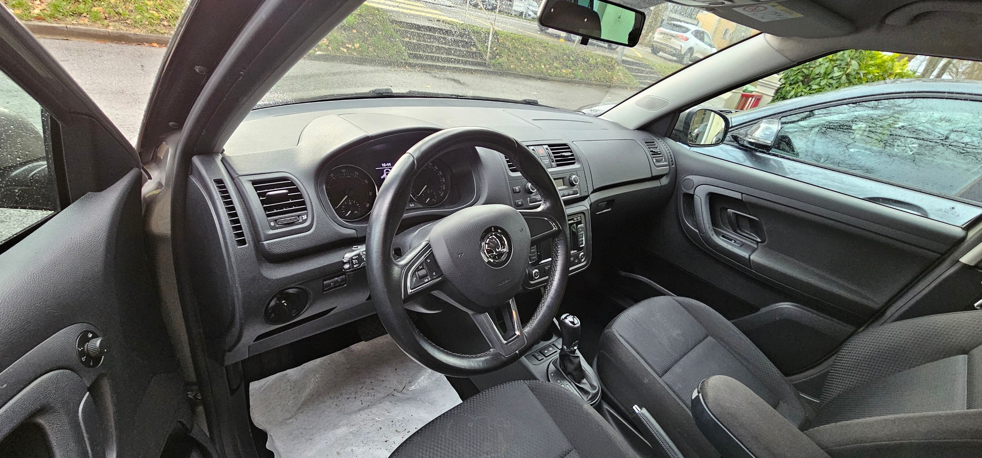 SKODA Fabia 1.2 TSI Elegance DSG-image-5