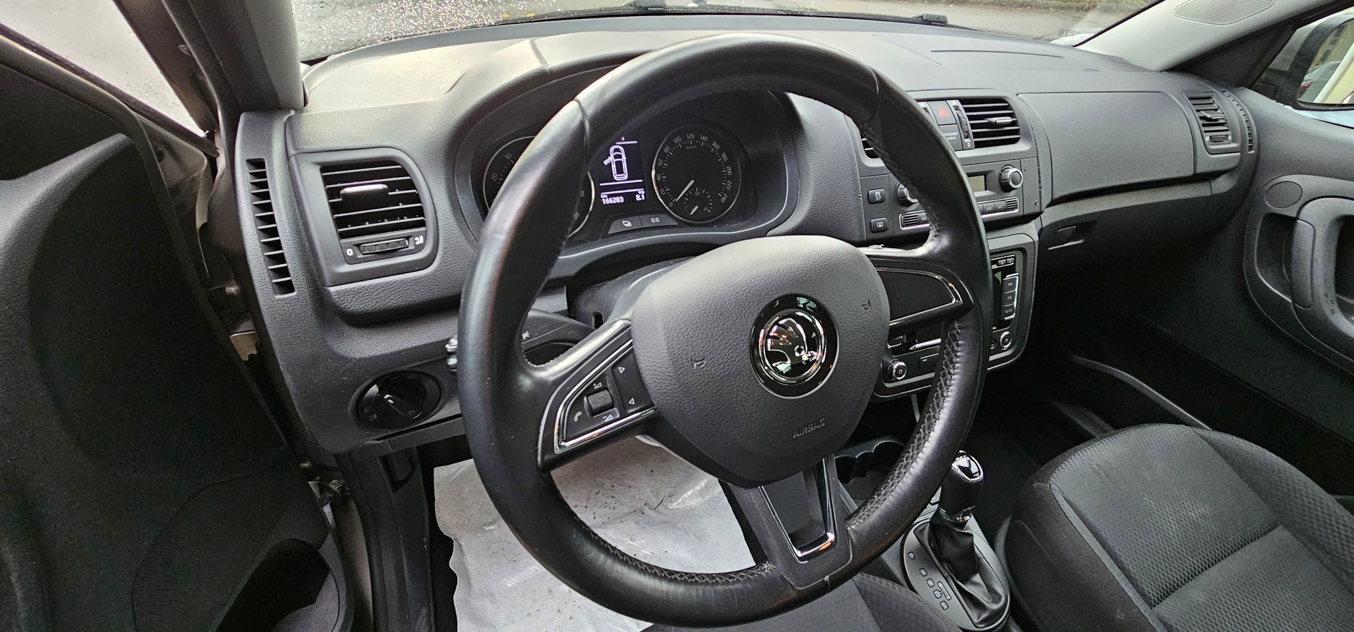 SKODA Fabia 1.2 TSI Elegance DSG-image-4