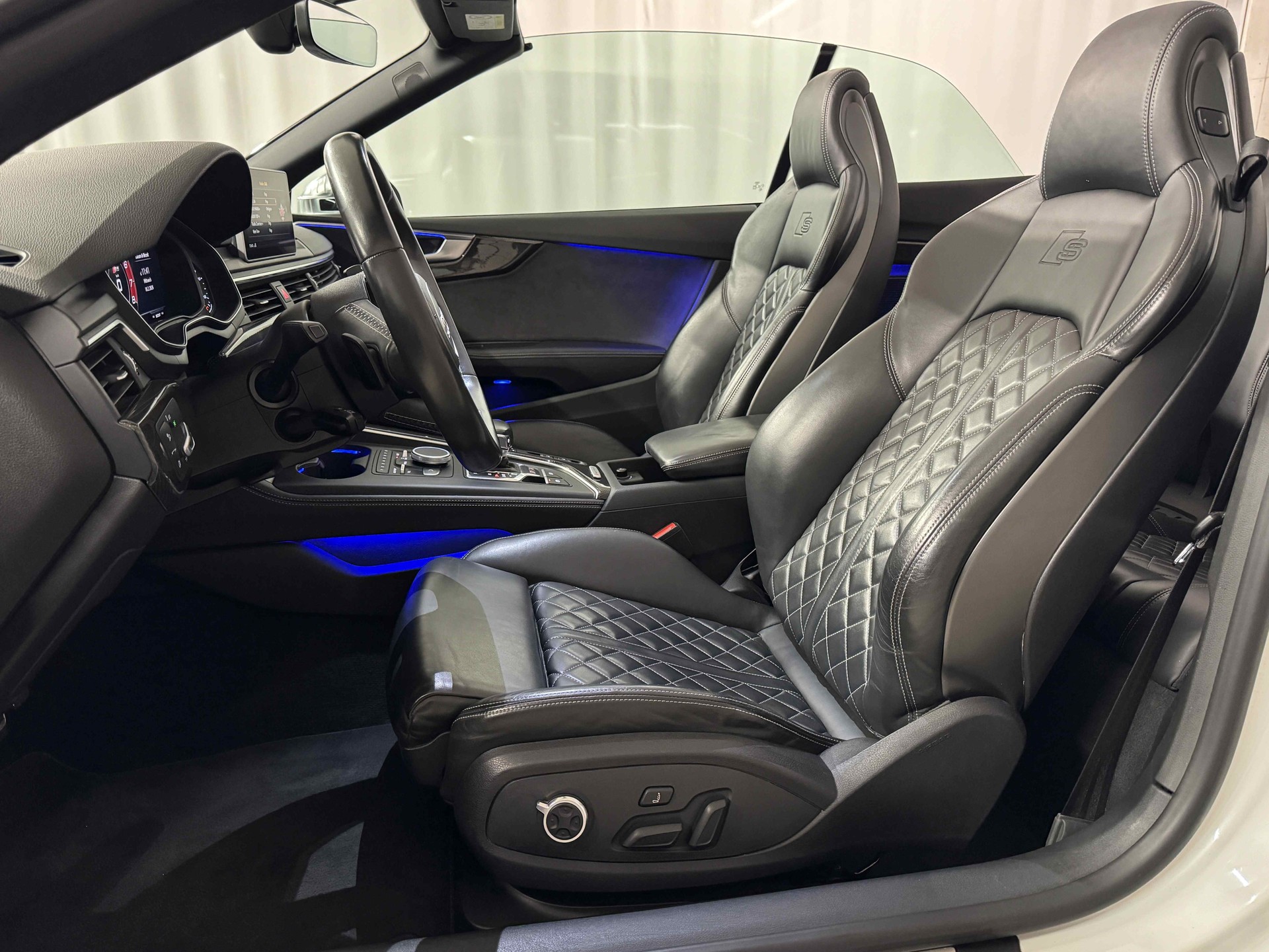 AUDI S5 Cabriolet 3.0 TFSI quattro tiptronic-image-8