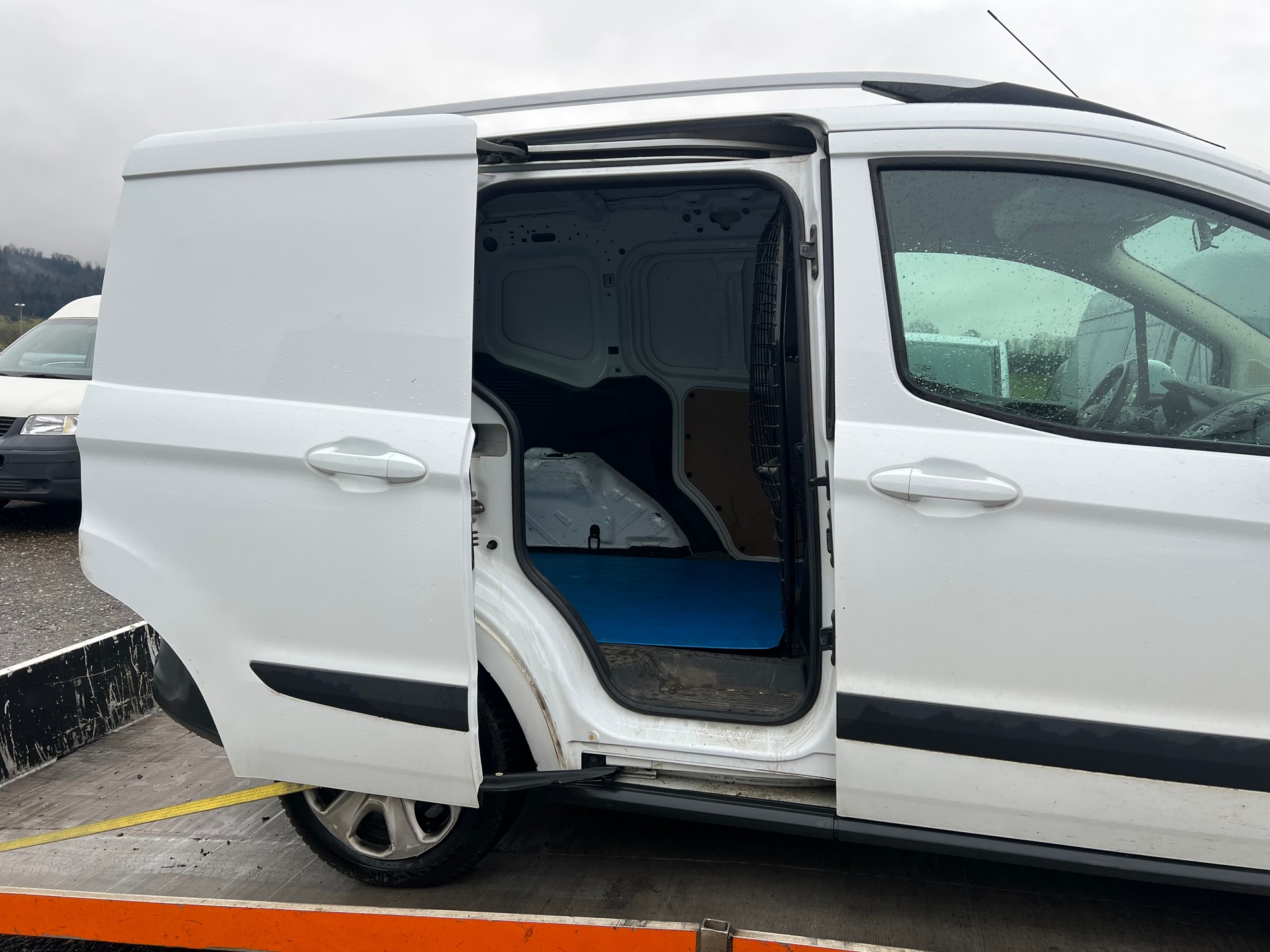 FORD Transit Courier Van 1.0 EcoBoost Ambiente-image-8
