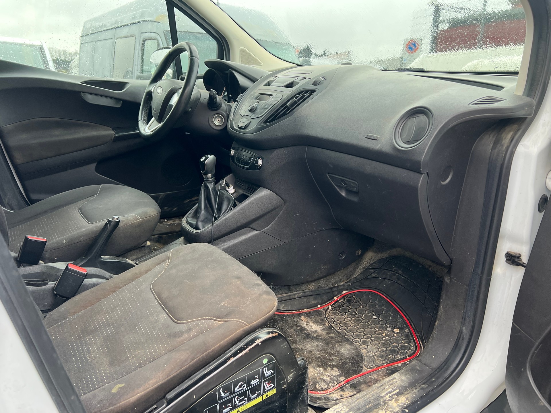 FORD Transit Courier Van 1.0 EcoBoost Ambiente-image-7