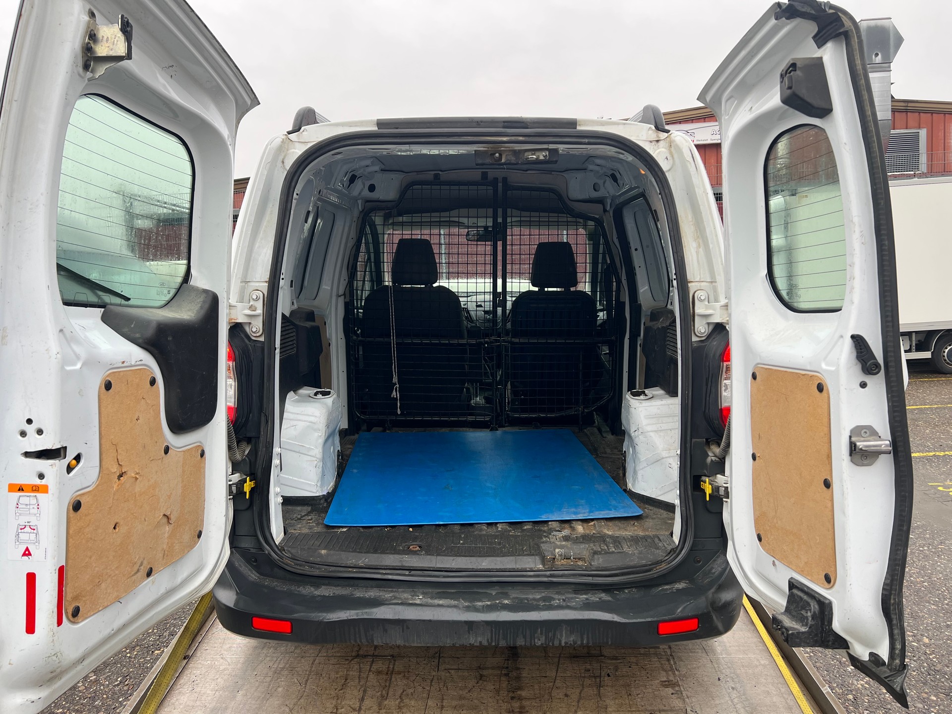 FORD Transit Courier Van 1.0 EcoBoost Ambiente-image-3
