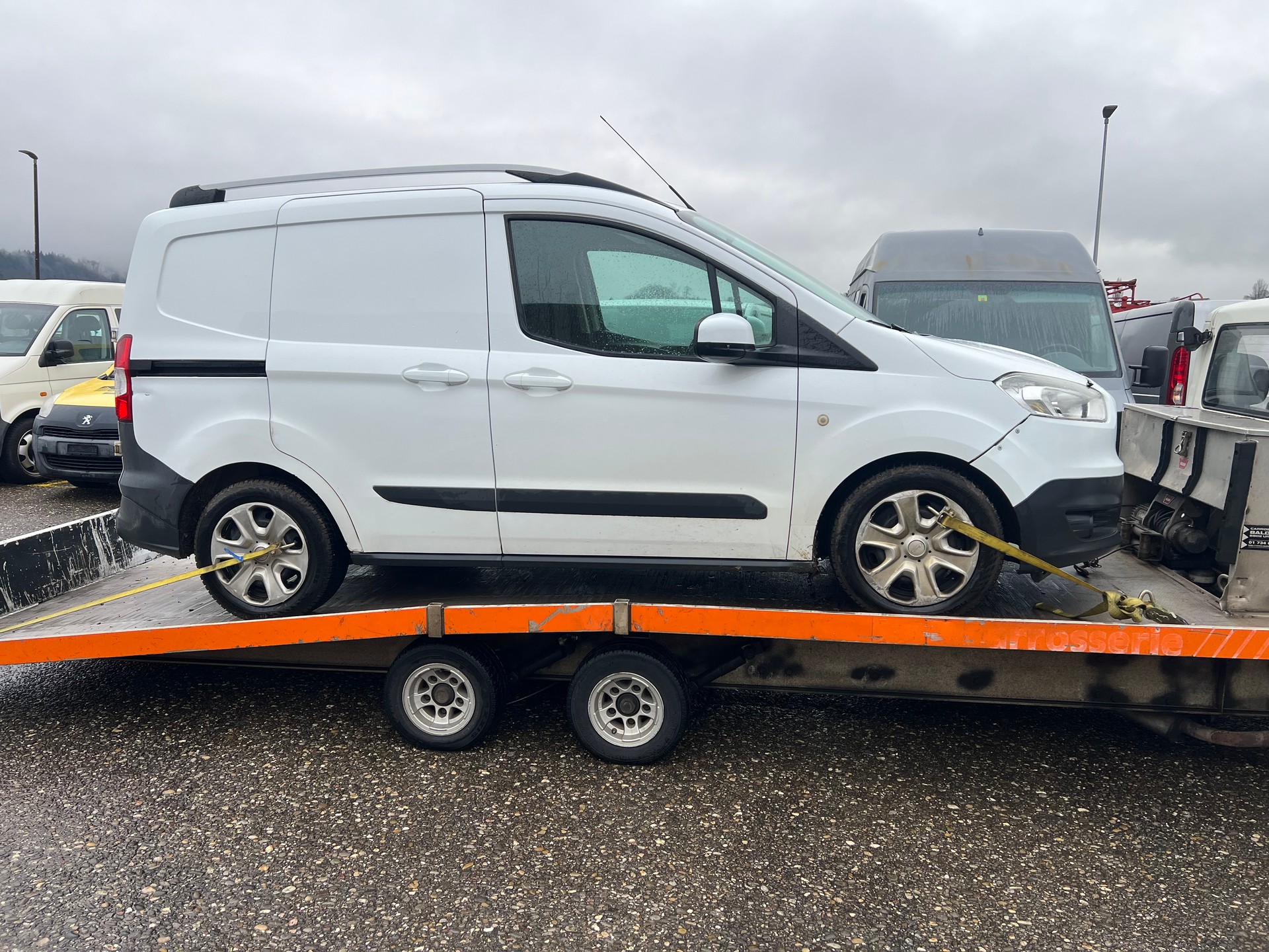 FORD Transit Courier Van 1.0 EcoBoost Ambiente-image-0