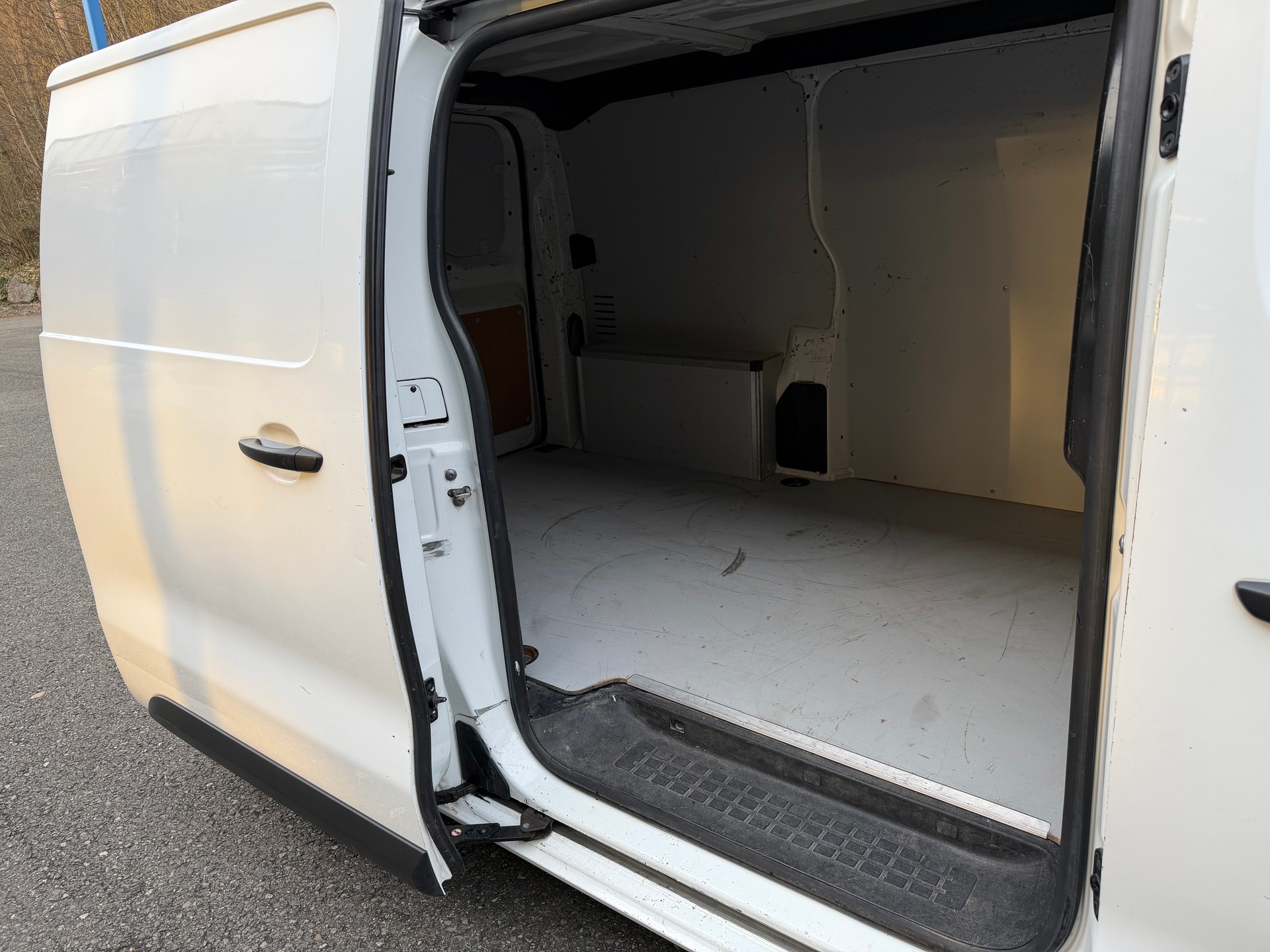 PEUGEOT Expert 2.0 BlueHDi 150 S&S Active Standard-image-12