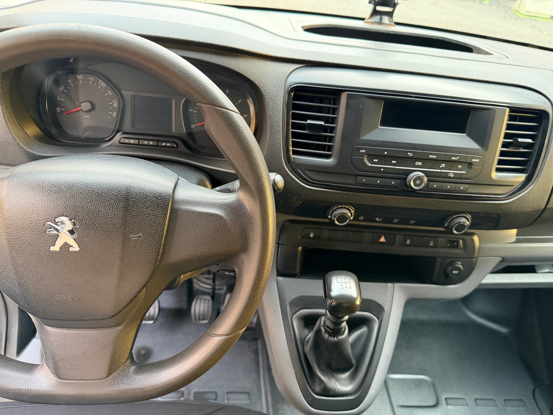 PEUGEOT Expert 2.0 BlueHDi 150 S&S Active Standard-image-9