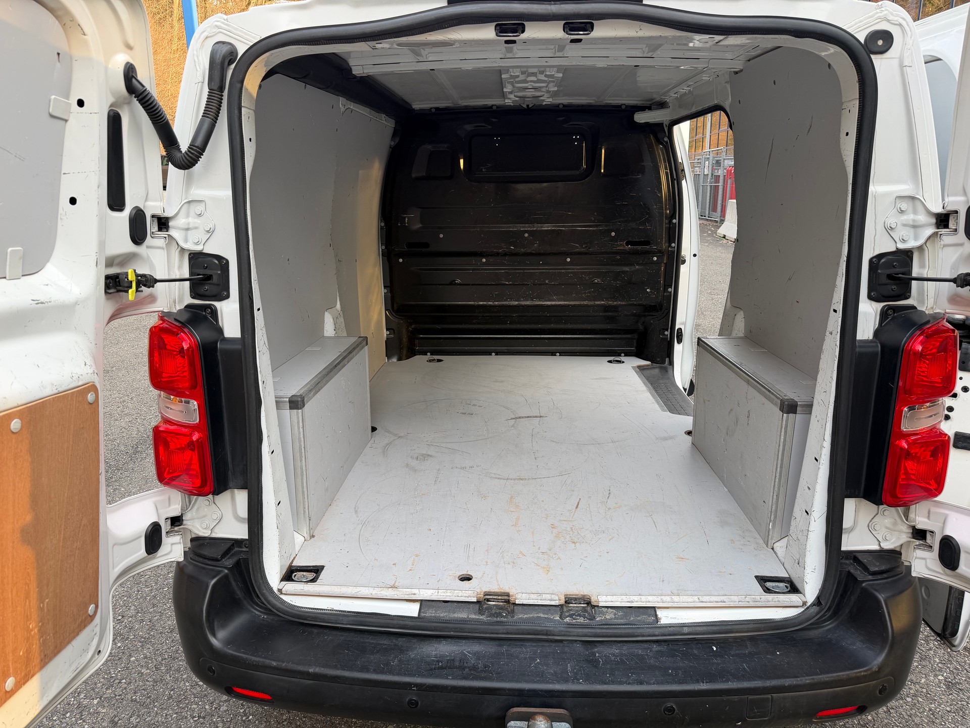PEUGEOT Expert 2.0 BlueHDi 150 S&S Active Standard-image-13