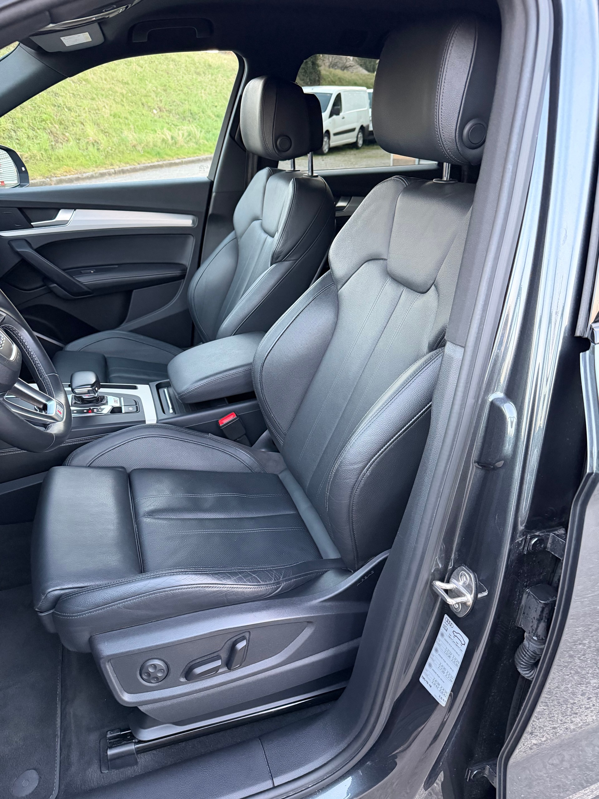 AUDI SQ5 3.0 TFSI quattro S-tronic-image-8