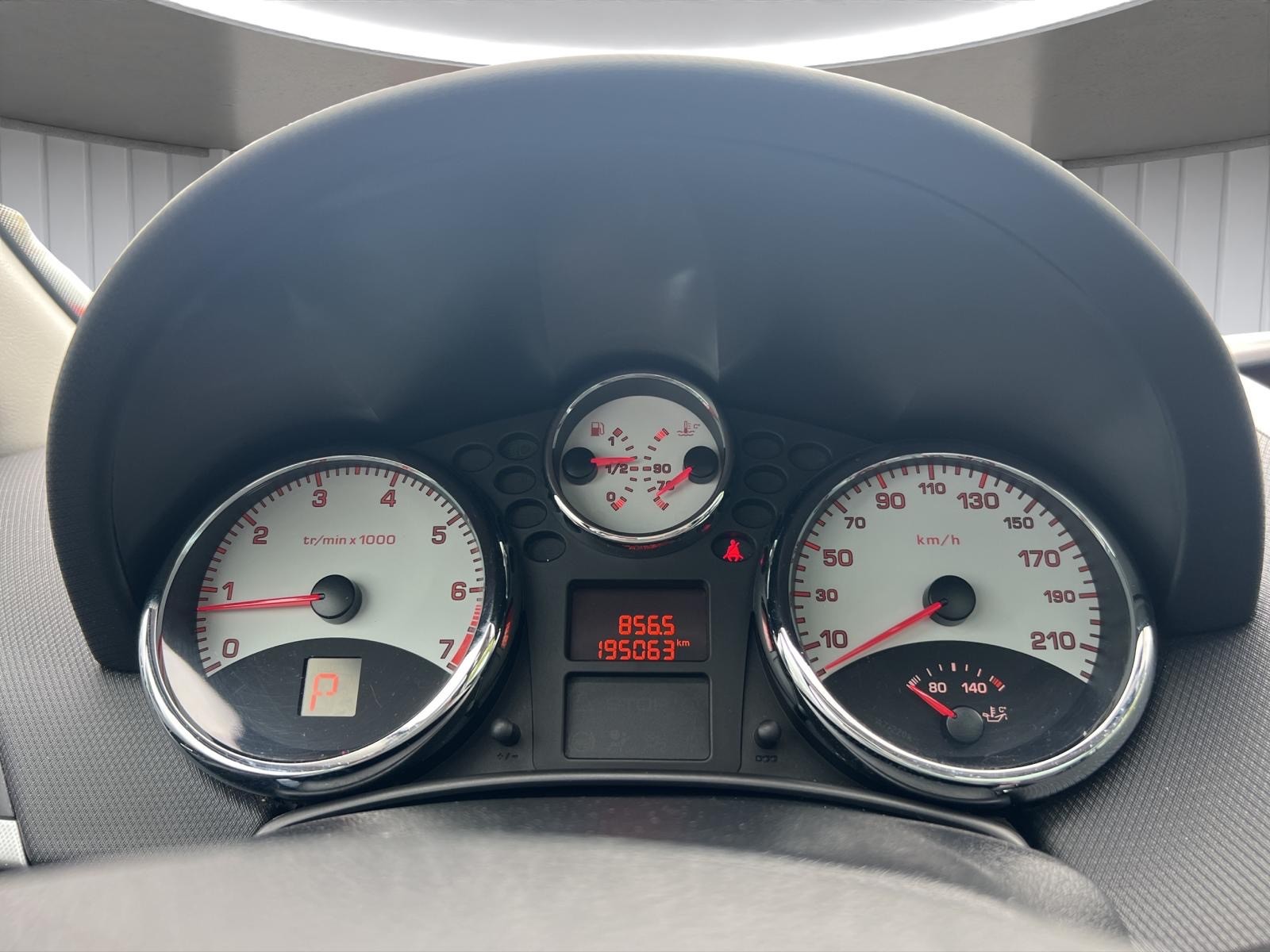 PEUGEOT 207 SW 1.6 16V Sport Automatic-image-8