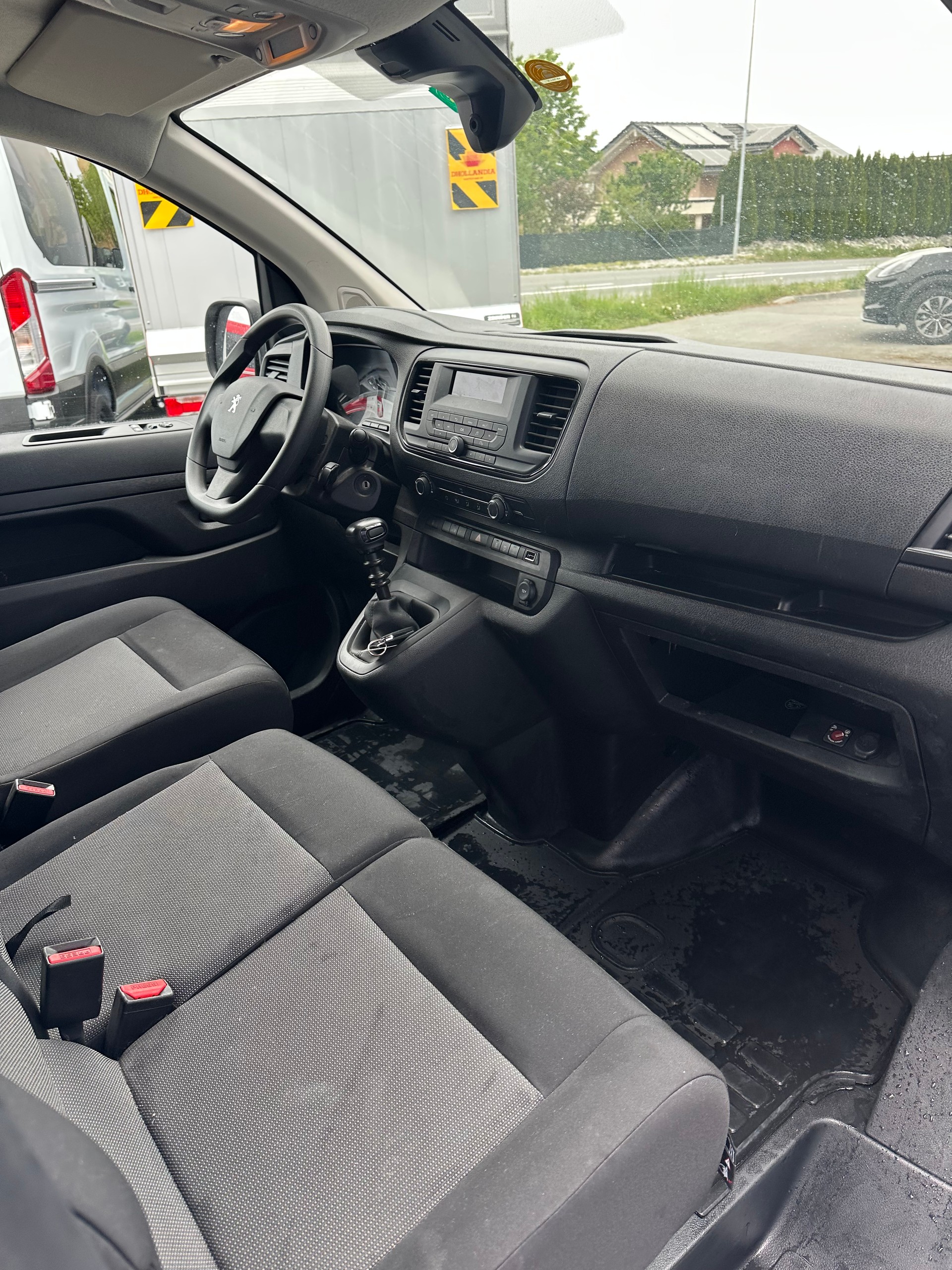 PEUGEOT Expert fourg. Standard 1.5 BlueHDi 145 S/S-image-12