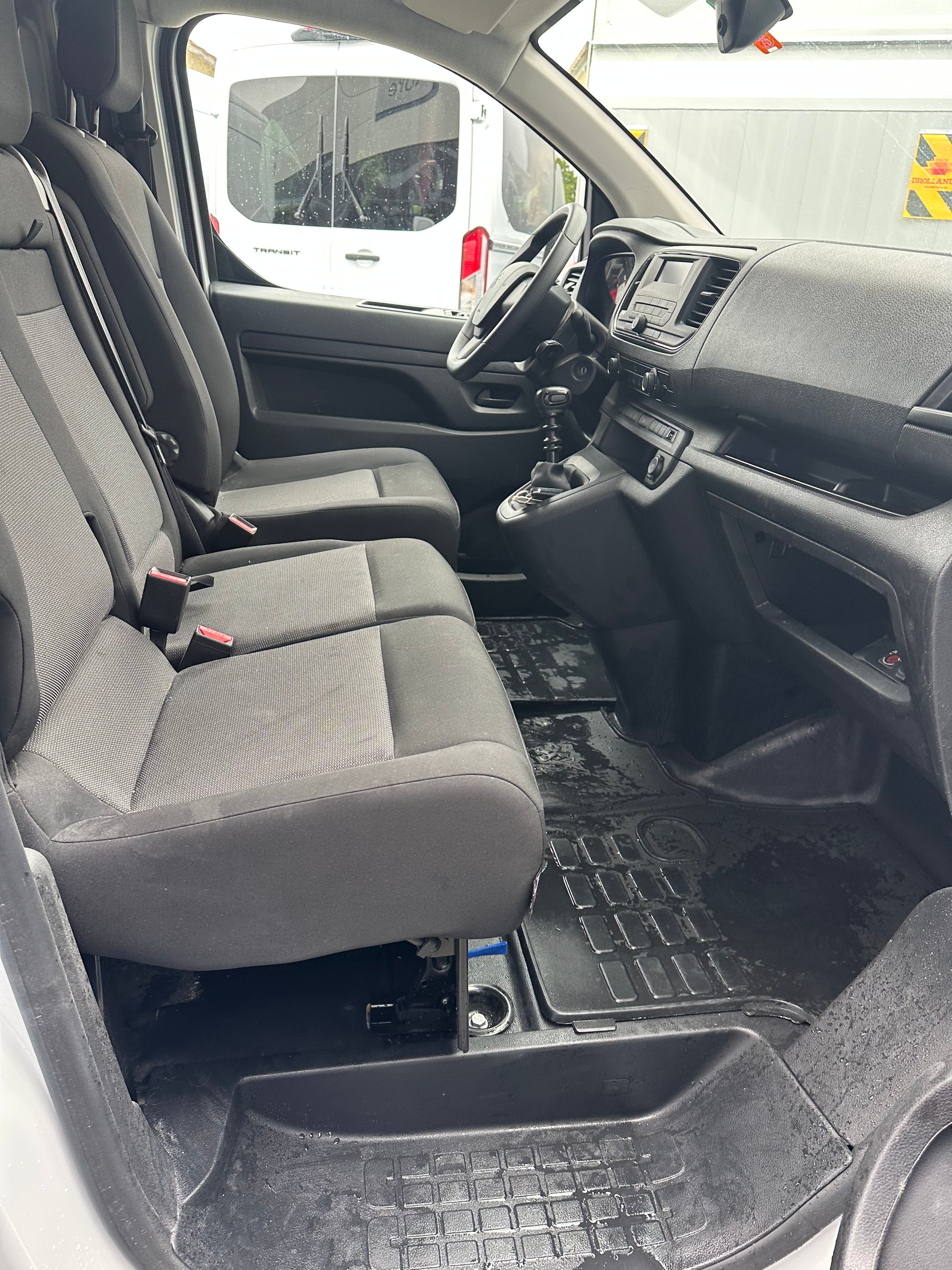 PEUGEOT Expert fourg. Standard 1.5 BlueHDi 145 S/S-image-11