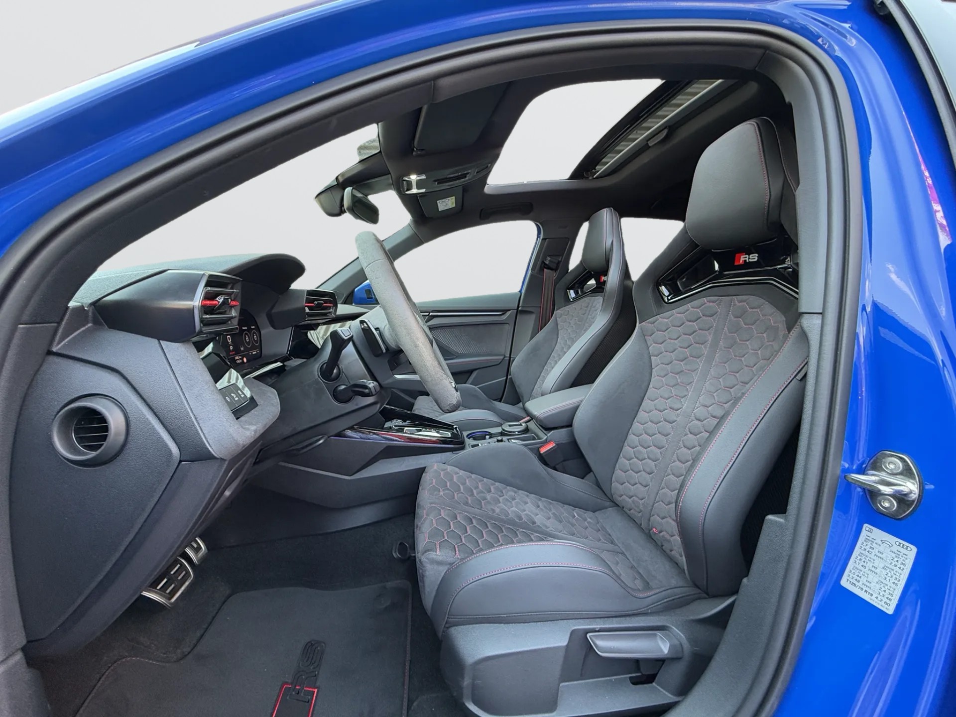 AUDI RS3 Sportback 2.5 TSI quattro S-tronic-image-9