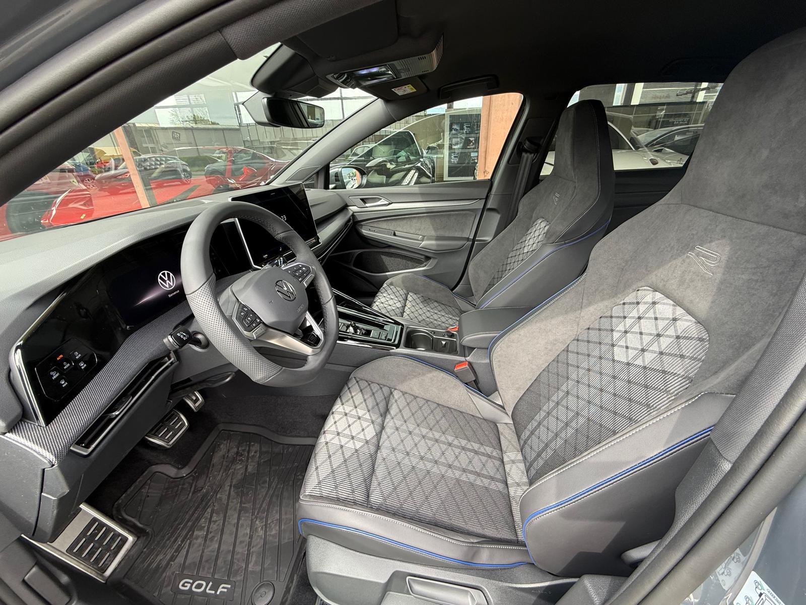 VW Golf 1.5 e TSI mHEV R-Line DSG-image-6