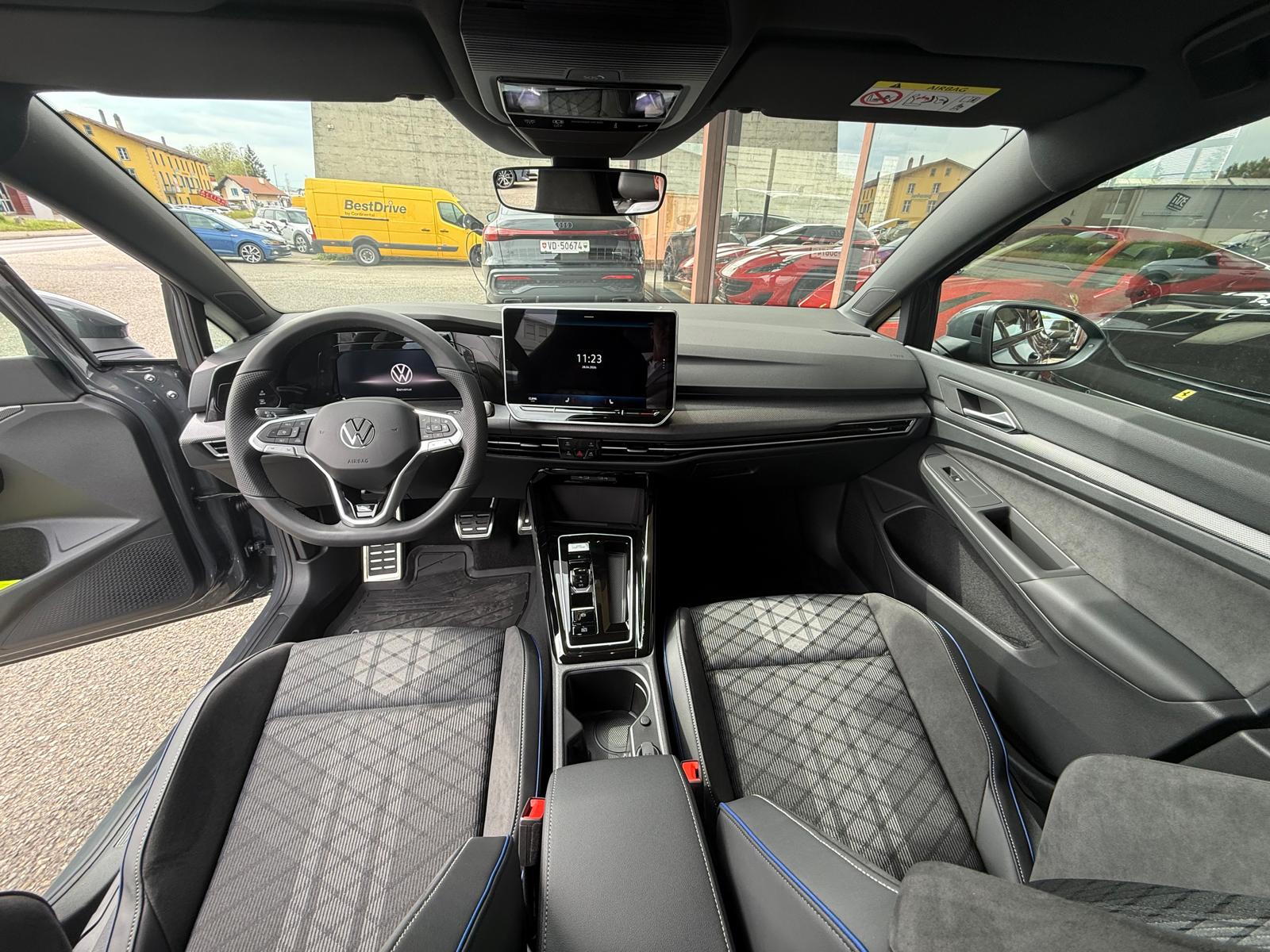 VW Golf 1.5 e TSI mHEV R-Line DSG-image-8
