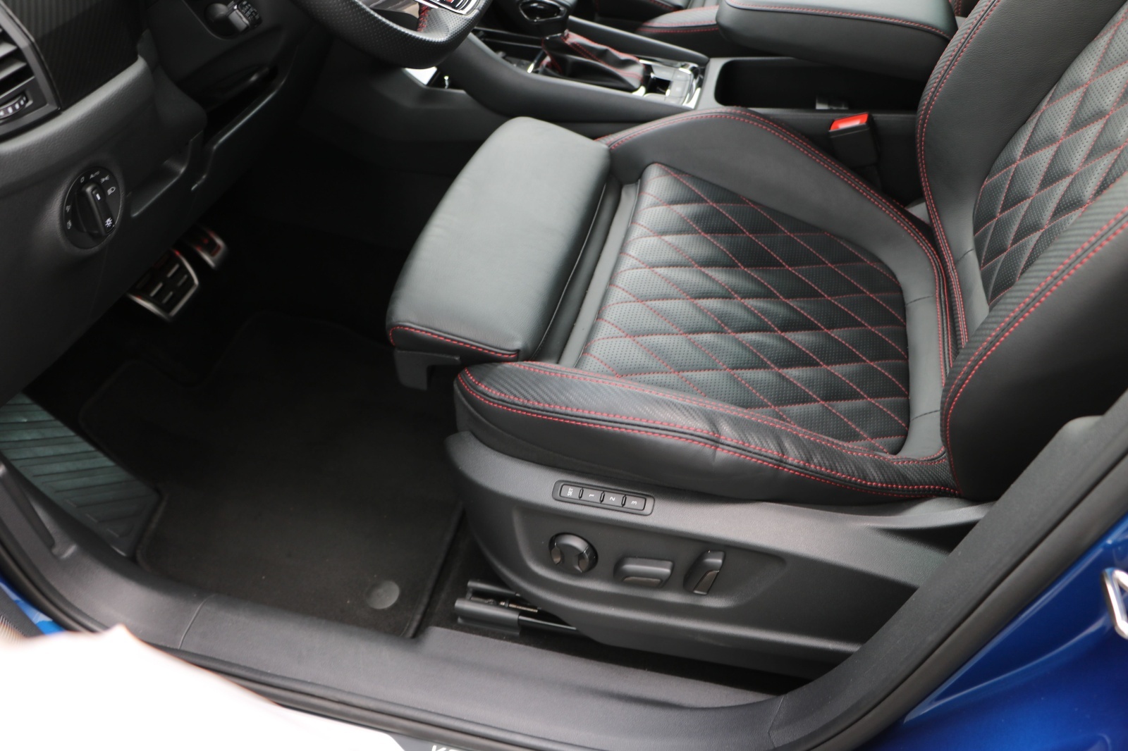 SKODA Kodiaq 2.0 TSI 4x4 RS-image-6
