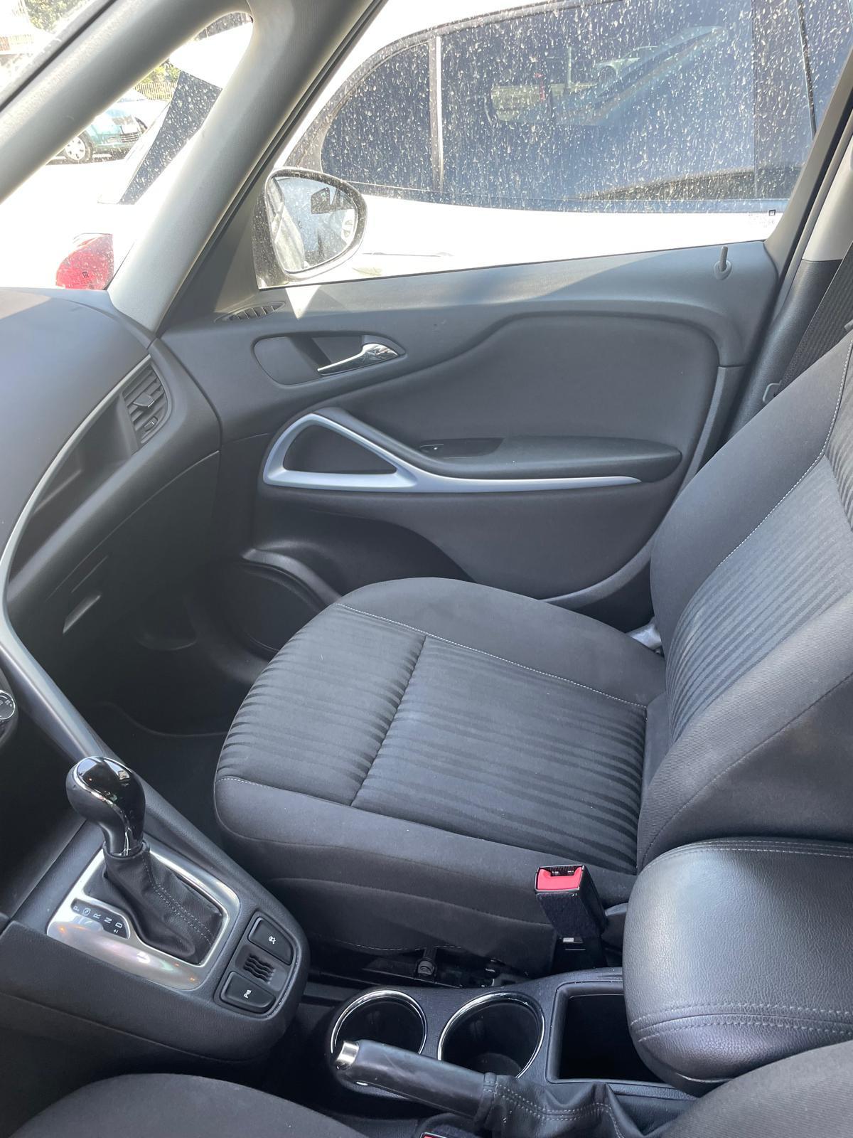 OPEL Zafira 1.6i Turbo Enjoy Automatic-image-9