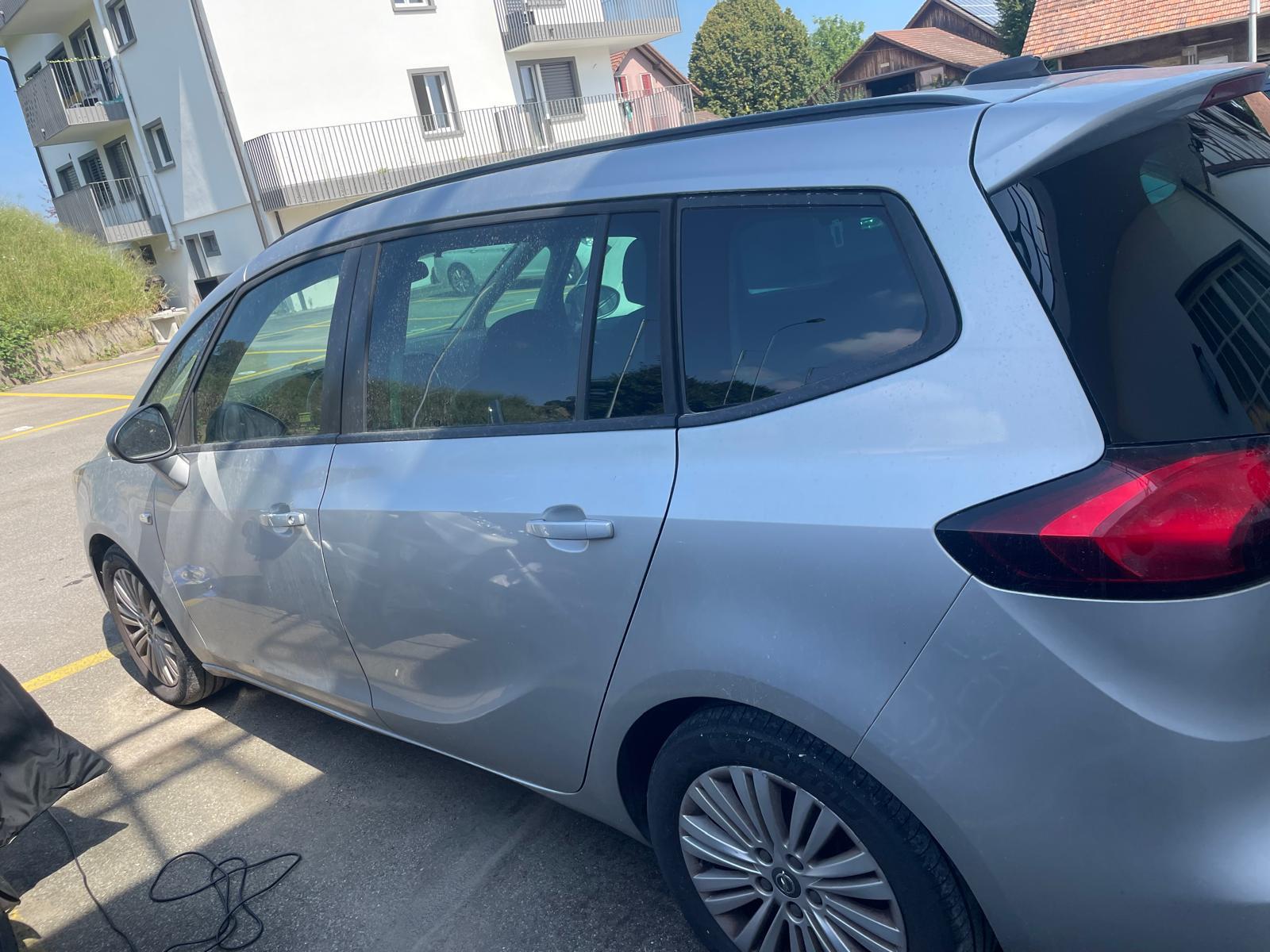 OPEL Zafira 1.6i Turbo Enjoy Automatic-image-2