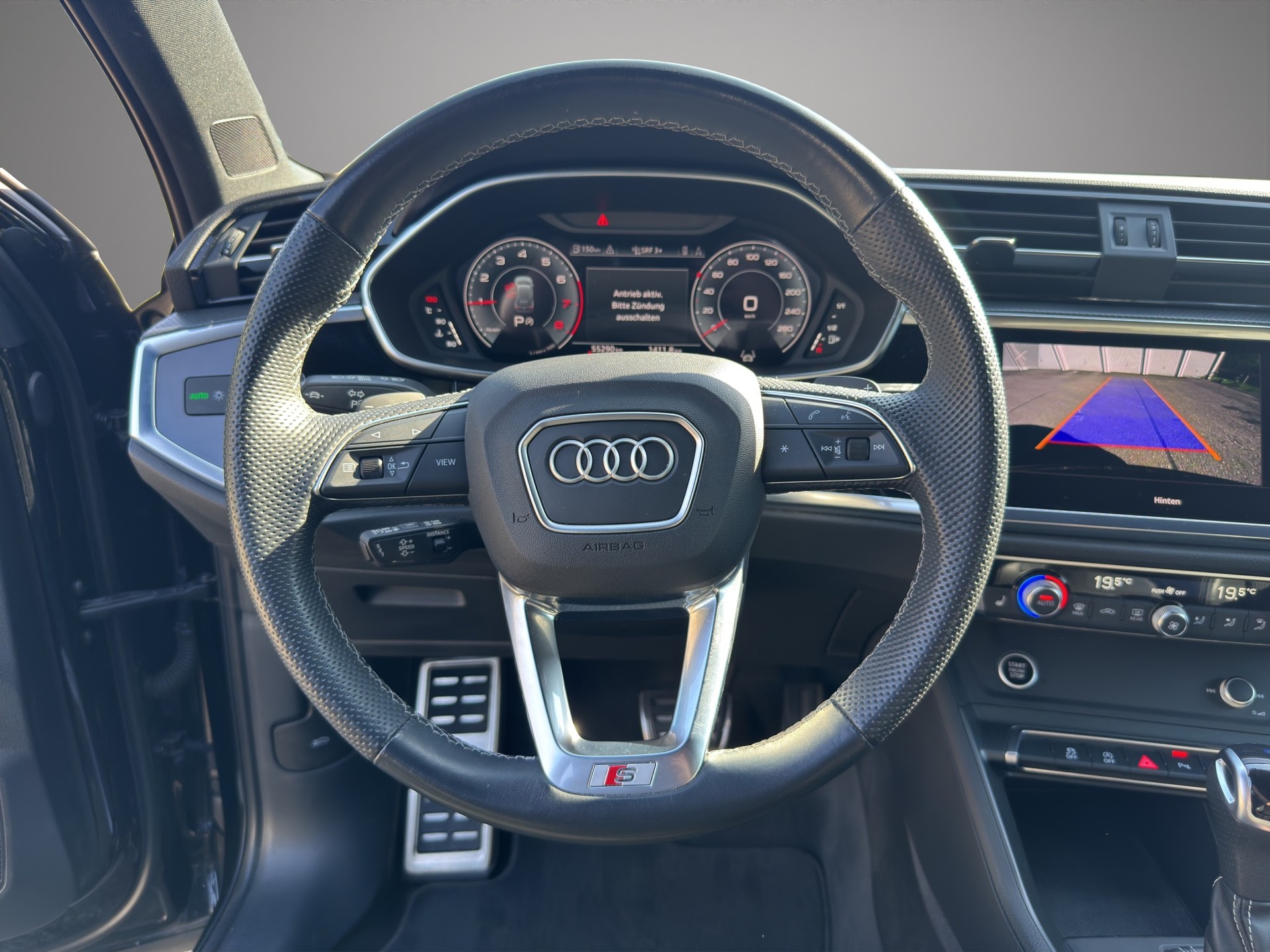 AUDI Q3 40 TFSI S line quattro S-tronic-image-9