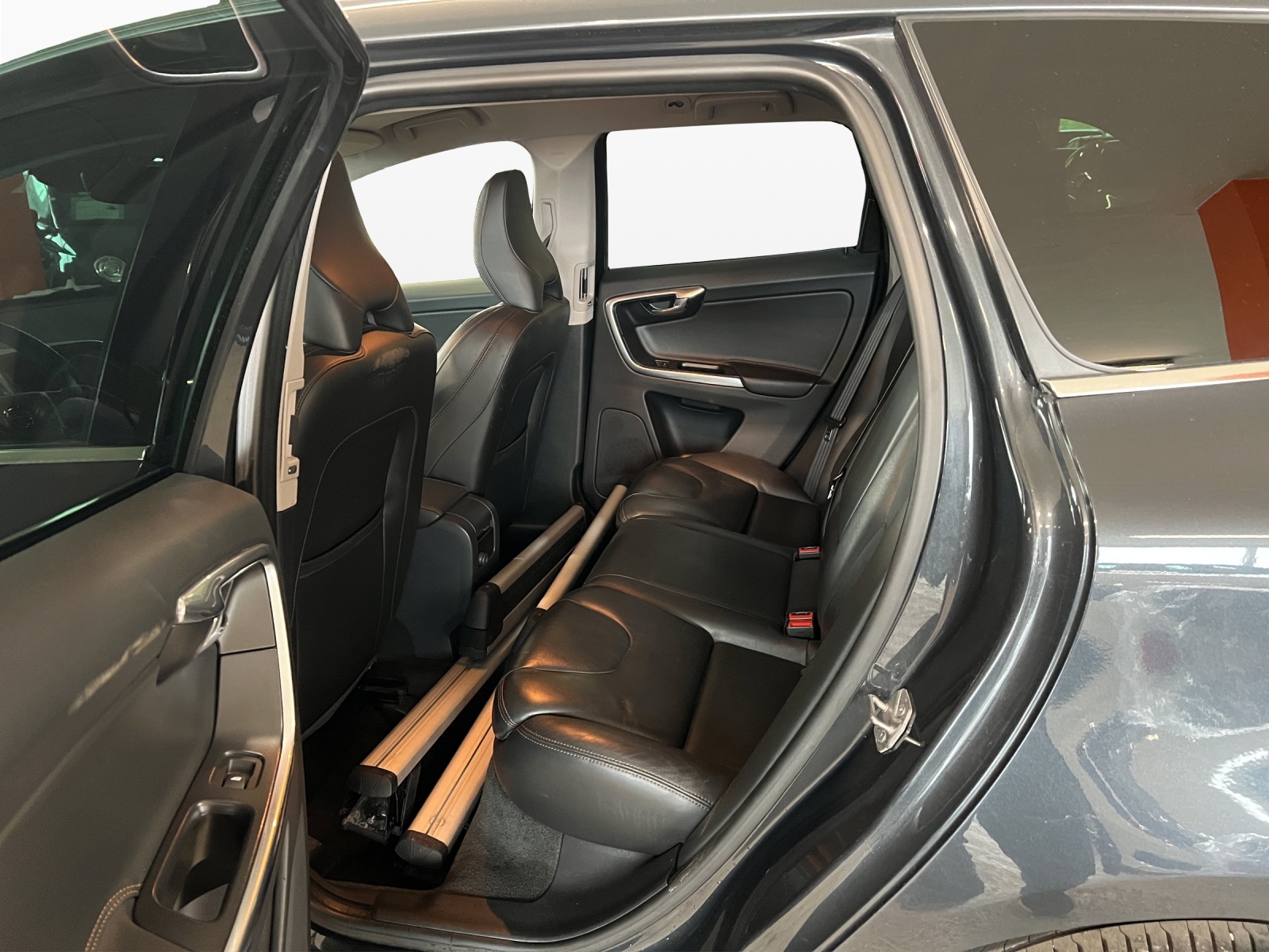 VOLVO XC60 D4 AWD Executive Plus Geartronic-image-12