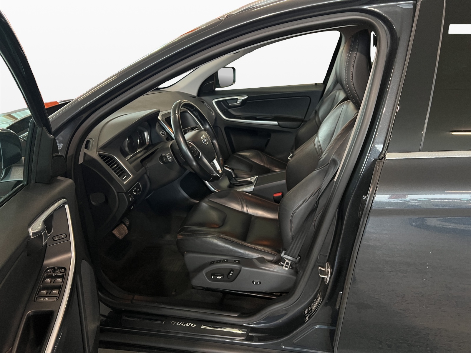 VOLVO XC60 D4 AWD Executive Plus Geartronic-image-10