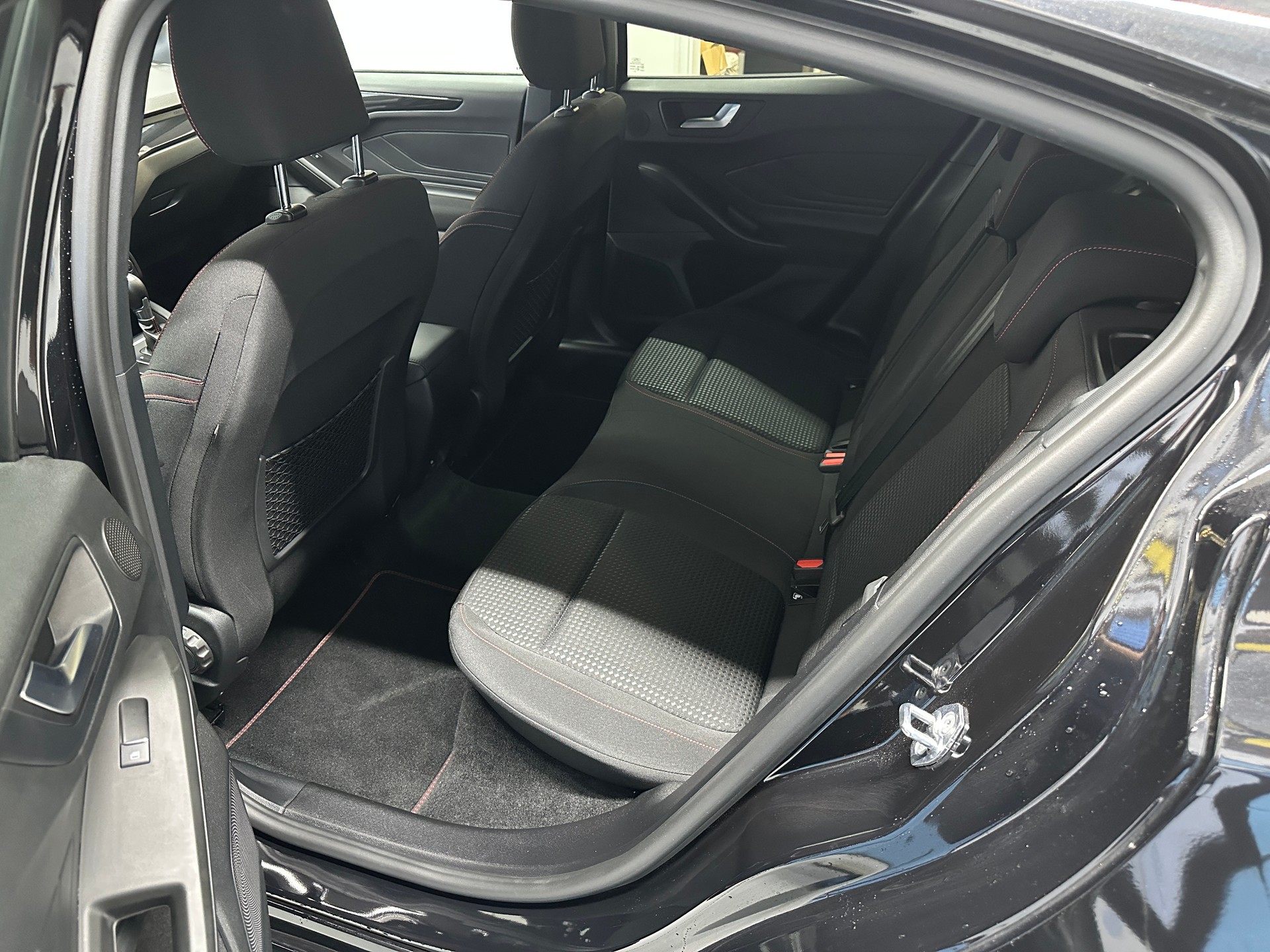 FORD Focus 1.0 MHEV ST-Line X Automat-image-8